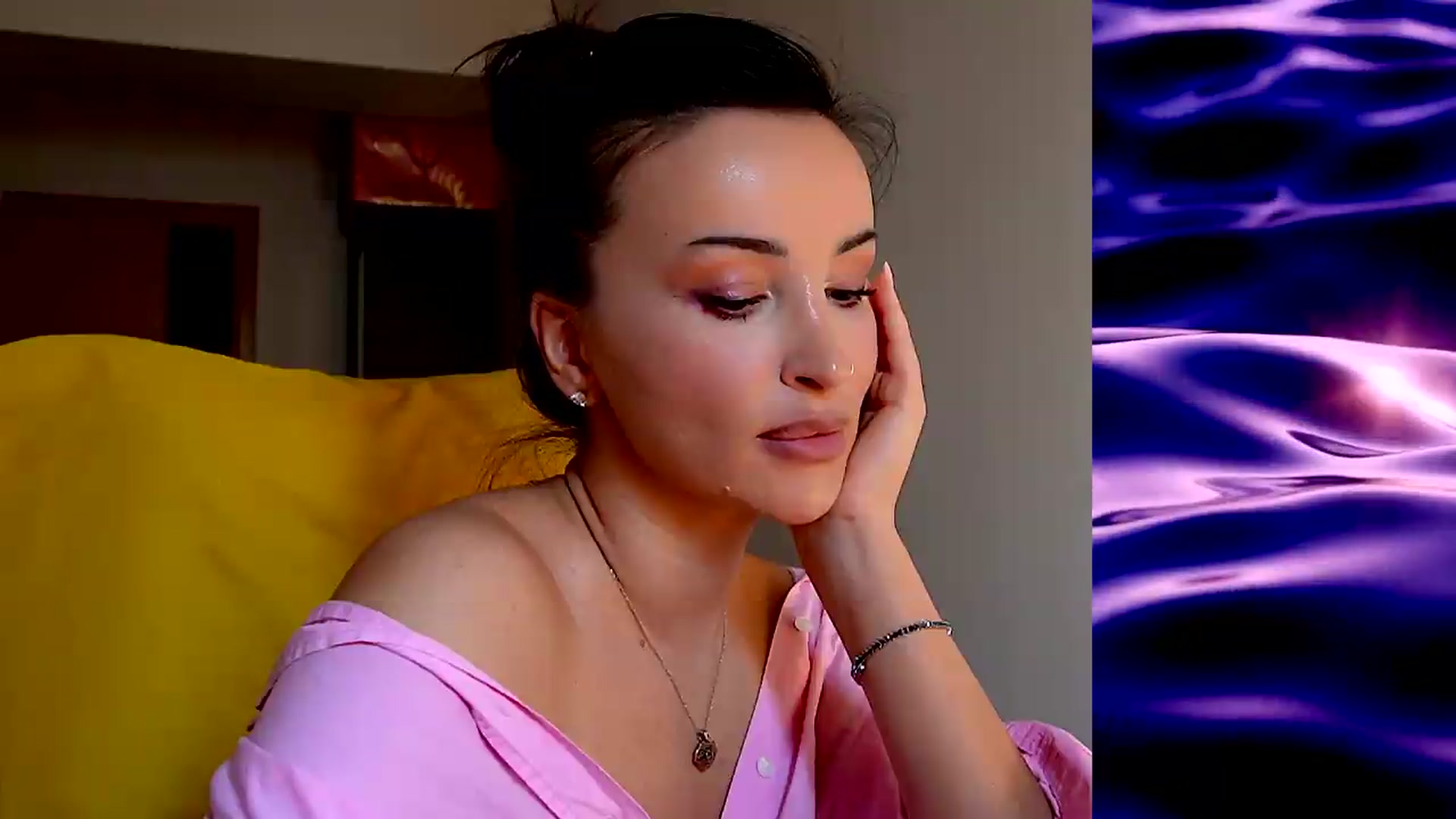 Gallery image thumbnail from AlienControl's myfreecams stream on, 08/27/2026, 12:40 image 12 of 20