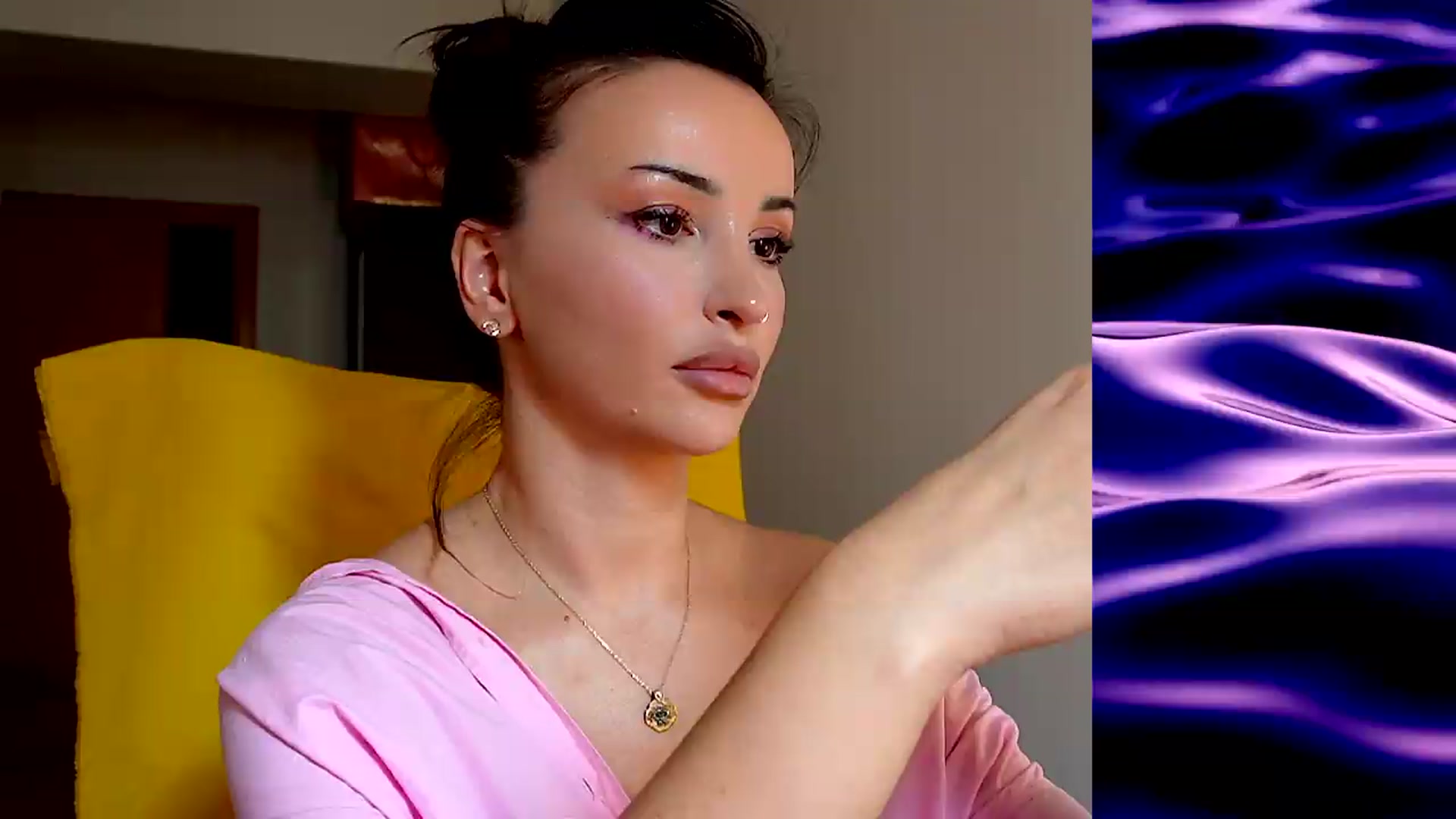 Gallery image thumbnail from AlienControl's myfreecams stream on, 08/27/2026, 12:40 image 8 of 20