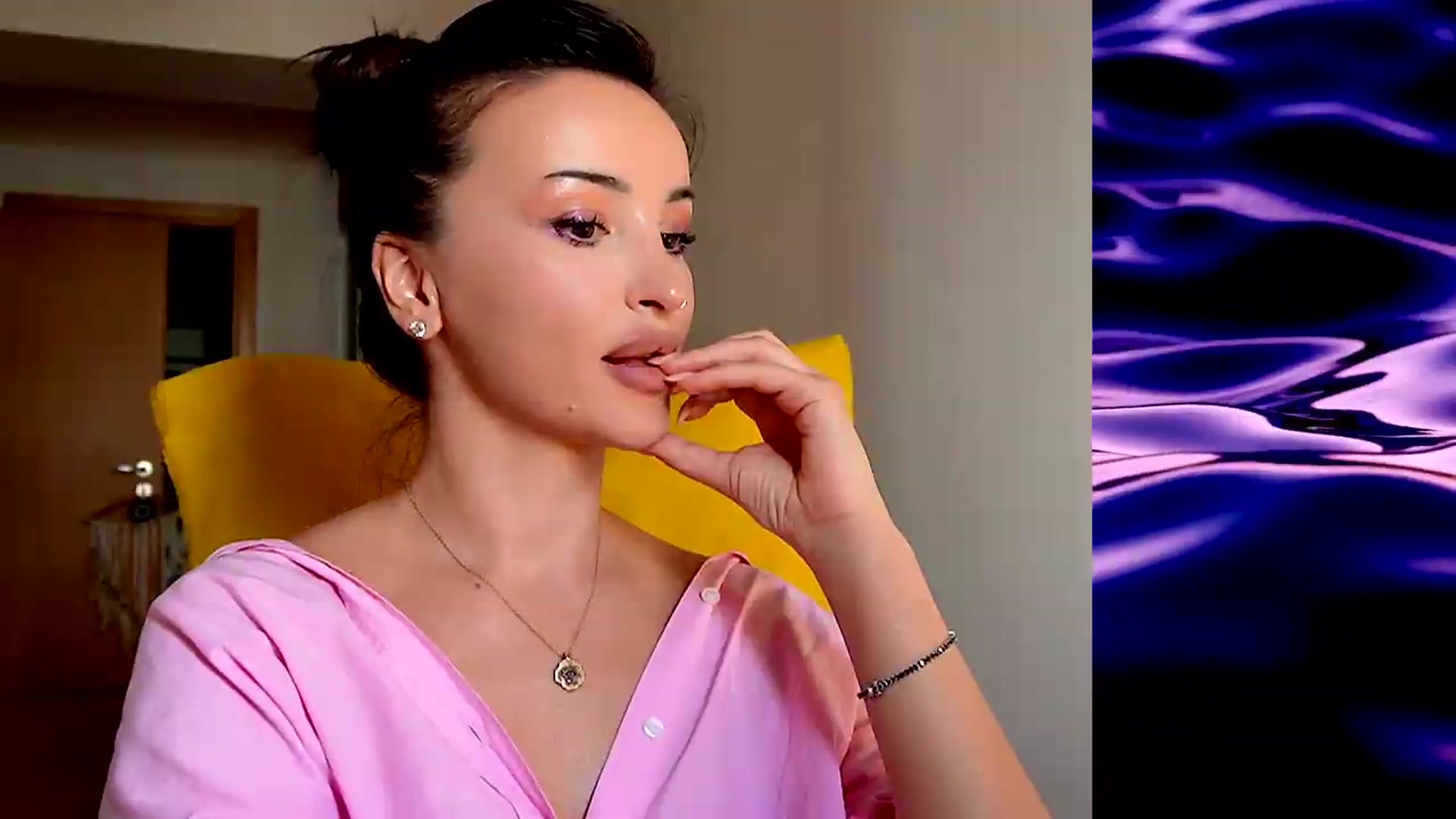 Gallery image thumbnail from AlienControl's myfreecams stream on, 08/27/2026, 12:40 image 14 of 20