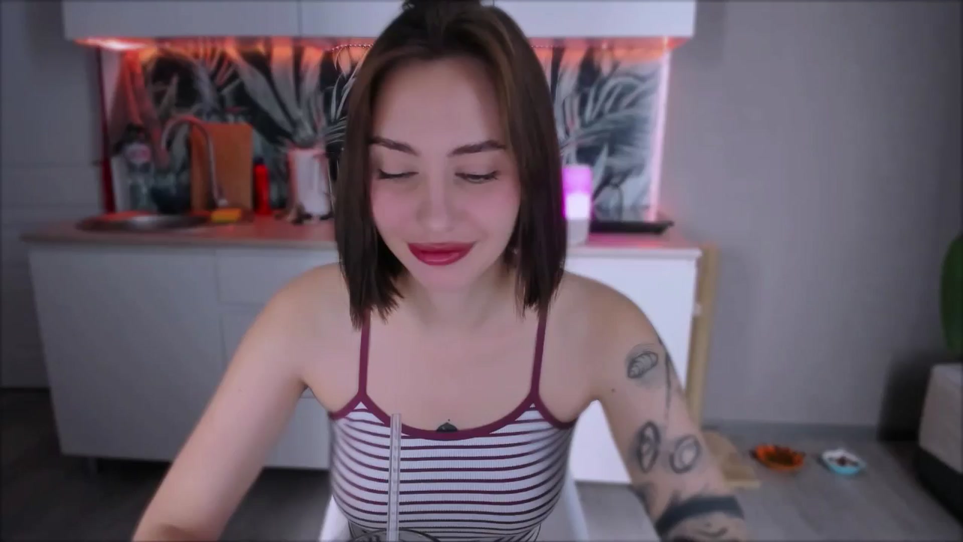 Gallery image thumbnail from Alien_Eva's myfreecams stream on, 08/29/2024, 01:30 image 6 of 20