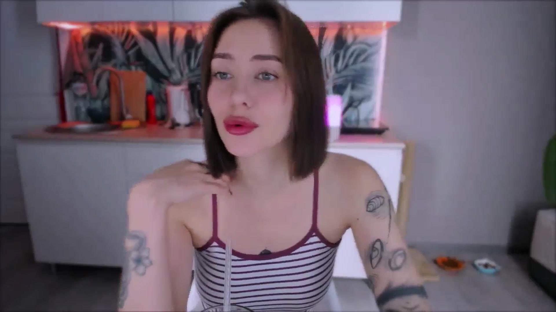 Gallery image thumbnail from Alien_Eva's myfreecams stream on, 08/29/2024, 01:30 image 7 of 20