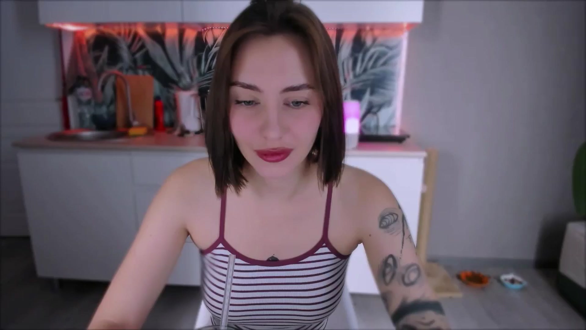 Gallery image thumbnail from Alien_Eva's myfreecams stream on, 08/29/2024, 01:30 image 3 of 20