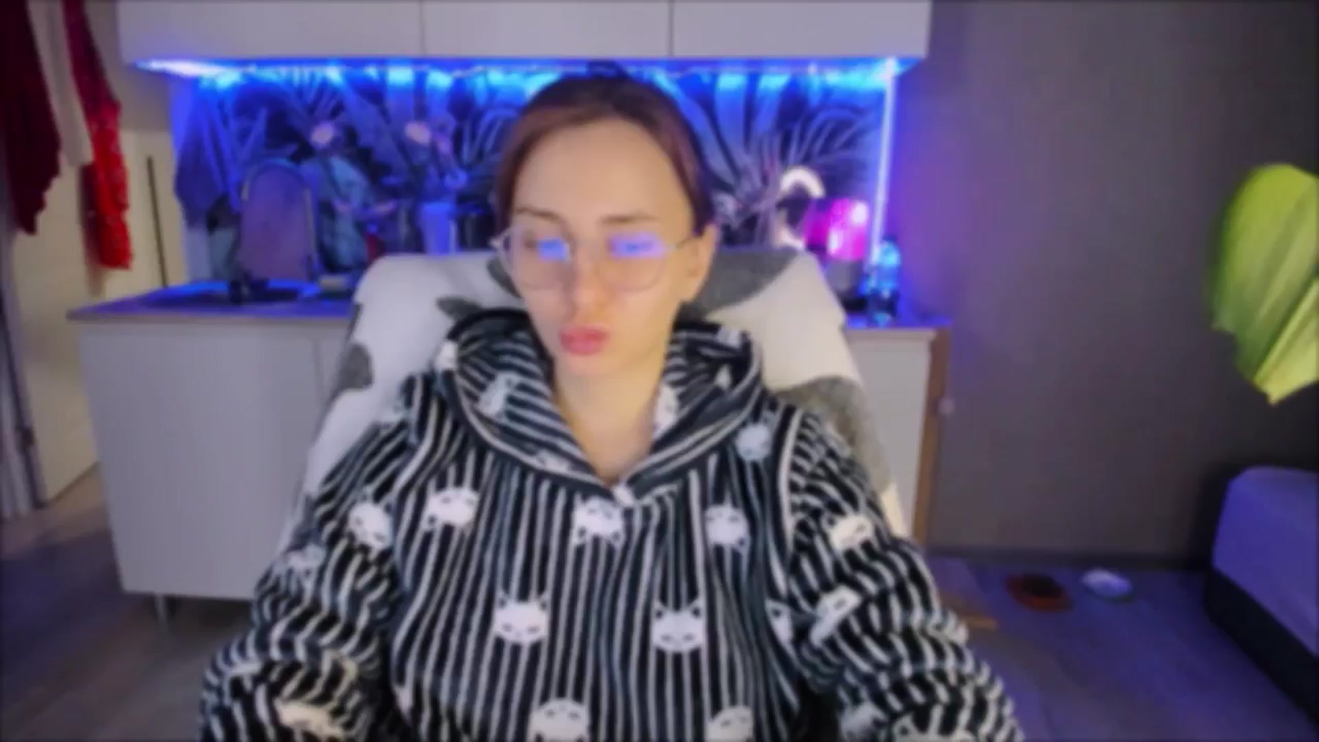 Gallery image thumbnail from Alien_Eva's myfreecams stream on, 09/13/2024, 01:45 image 11 of 20