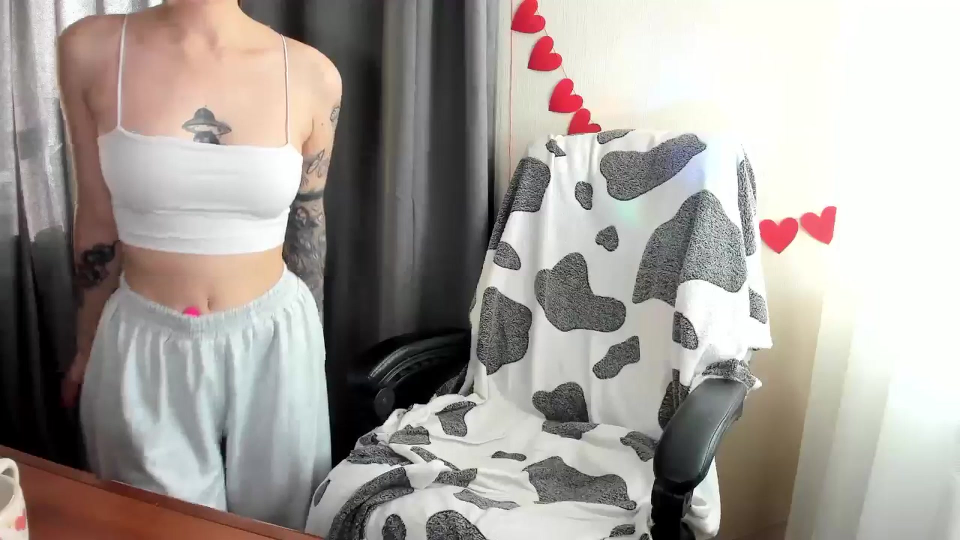 Gallery image thumbnail from Alien_Eva's myfreecams stream on, 04/15/2025, 03:35 image 3 of 20