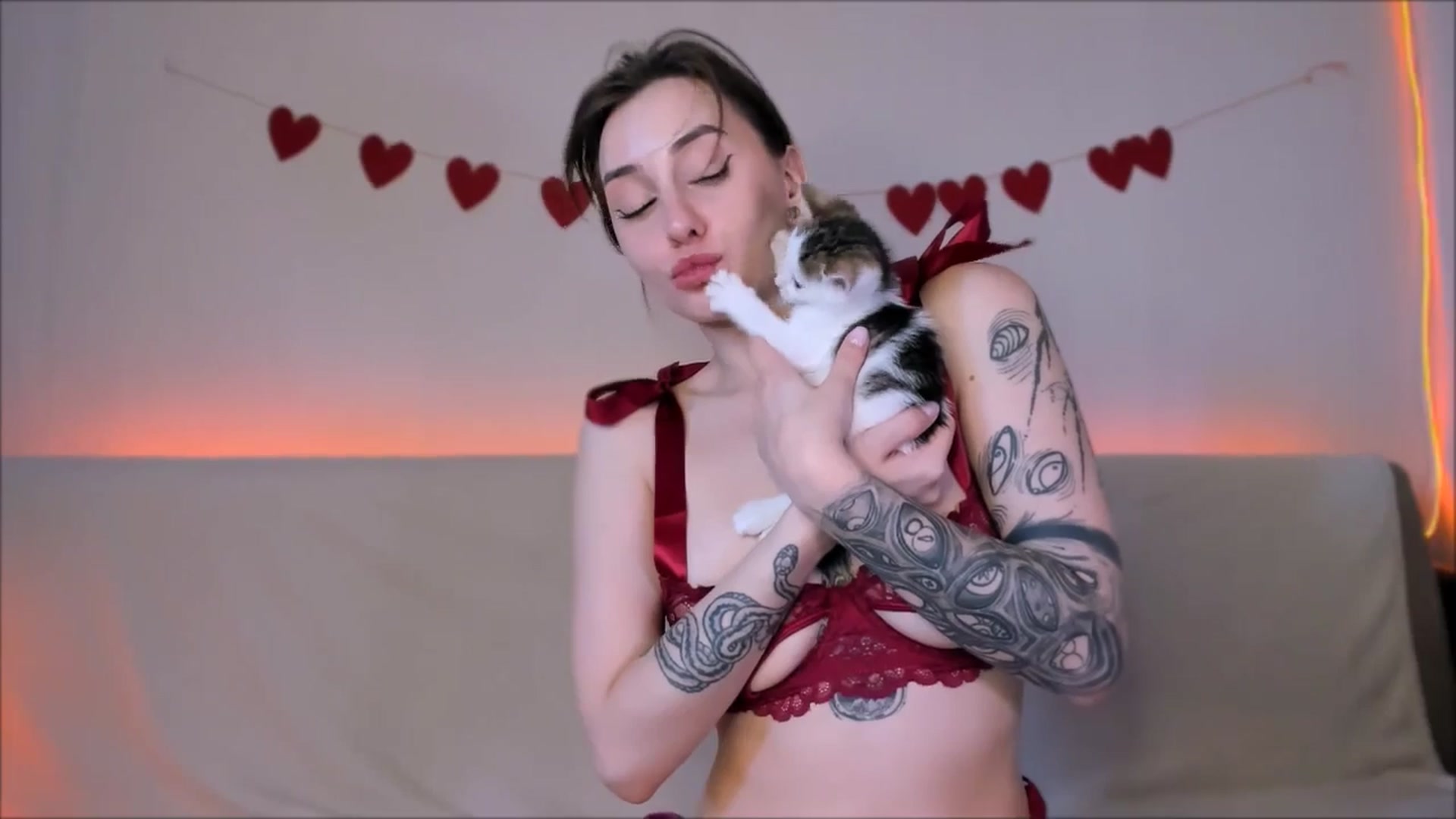 Gallery image thumbnail from Alien_Eva's myfreecams stream on, 06/17/2025, 06:25 image 10 of 20