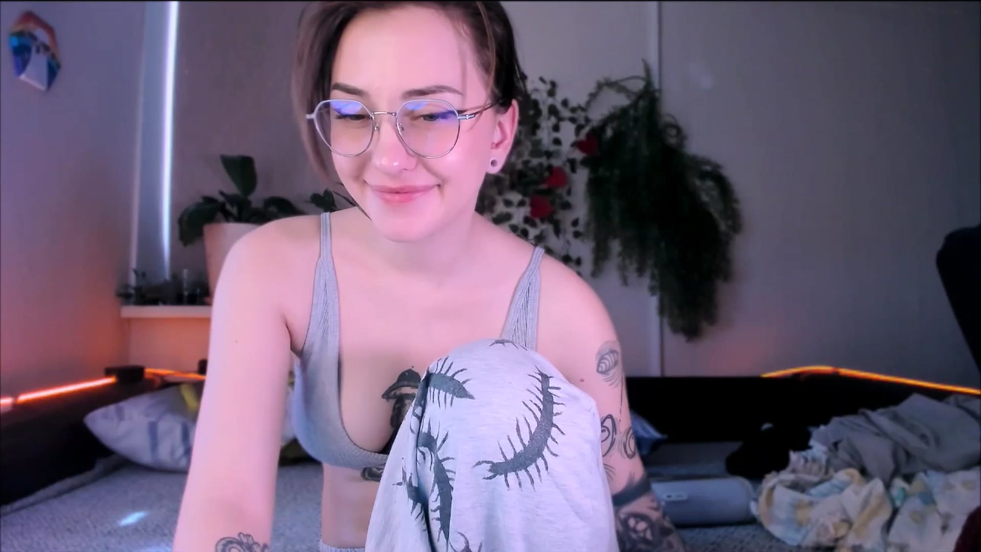Gallery image thumbnail from Alien_Eva's myfreecams stream on, 09/15/2025, 06:16 image 15 of 20