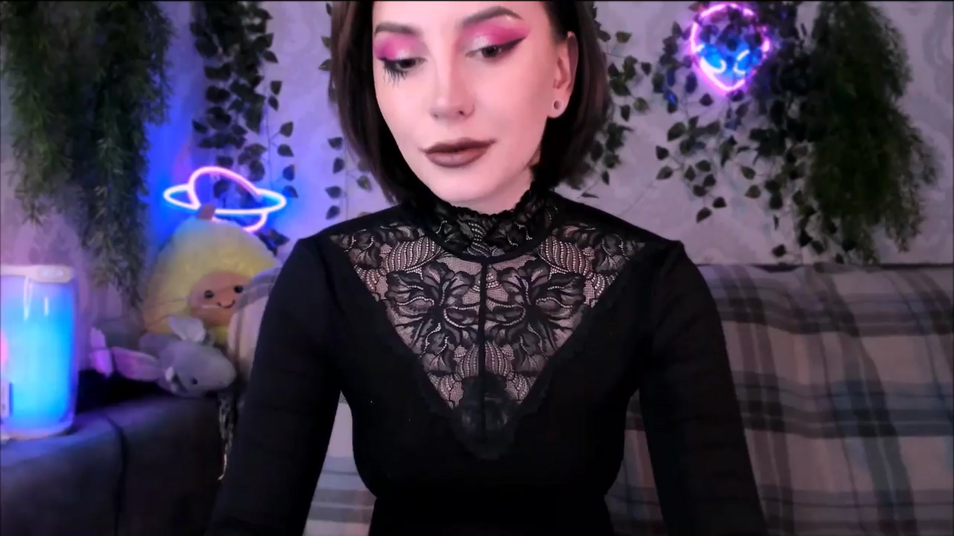 Gallery image thumbnail from Alien_Eva's myfreecams stream on, 10/31/2025, 02:16 image 10 of 20