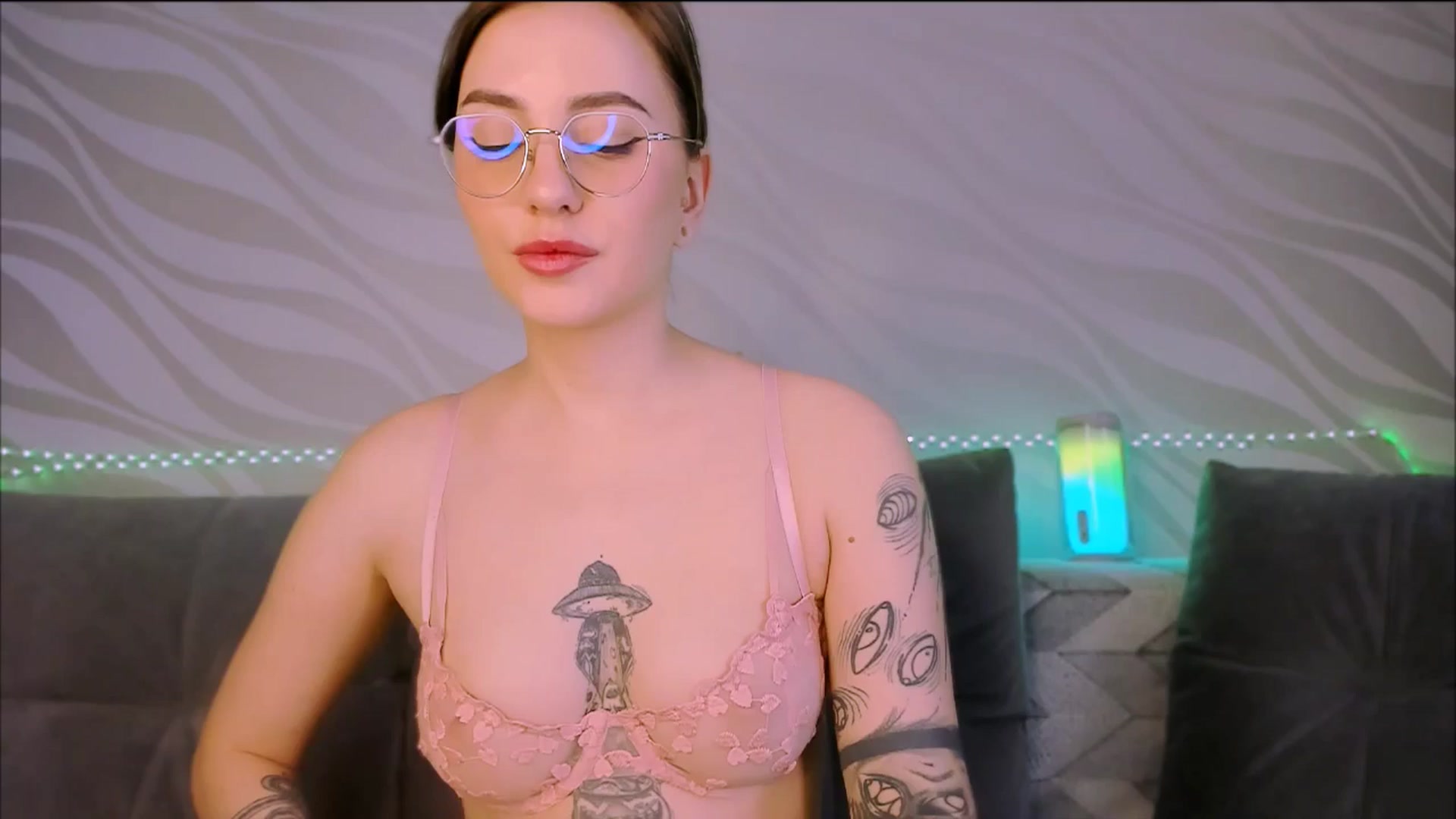 Gallery image thumbnail from Alien_Eva's myfreecams stream on, 12/08/2025, 06:04 image 1 of 20