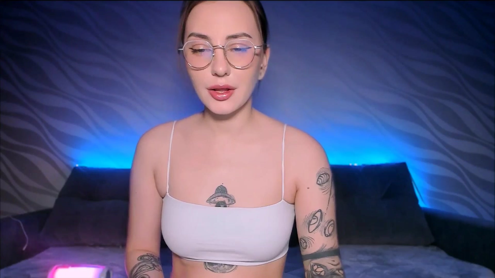 Gallery image thumbnail from Alien_Eva's myfreecams stream on, 12/10/2025, 02:00 image 6 of 20