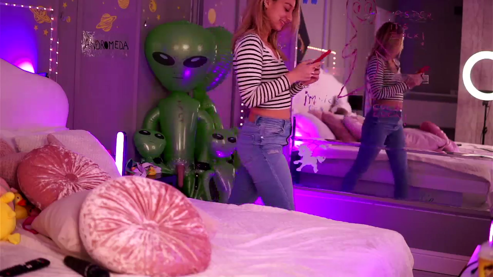 Gallery image thumbnail from Alieness_Ivy's myfreecams stream on, 02/29/2024, 13:58 image 13 of 20