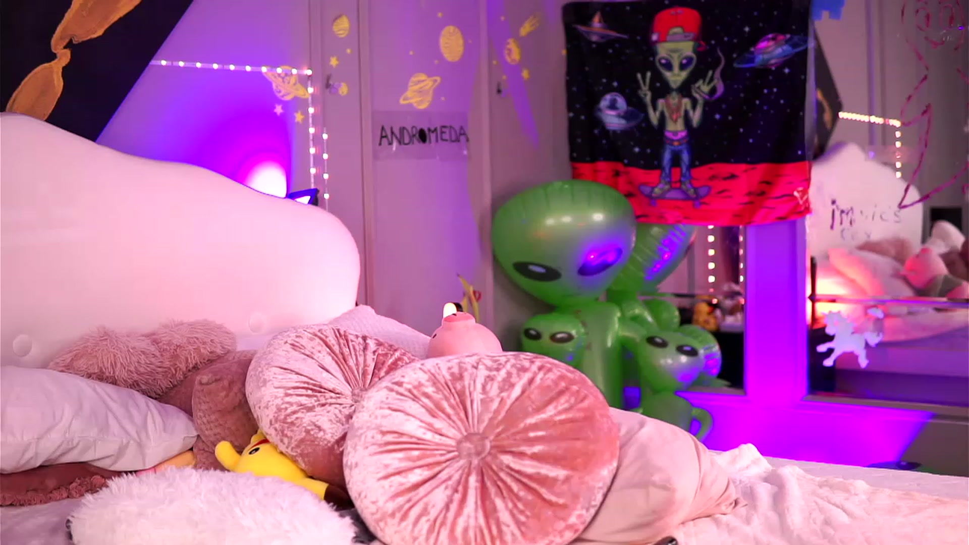 Gallery image thumbnail from Alieness_Ivy's myfreecams stream on, 03/18/2024, 10:14 image 11 of 20