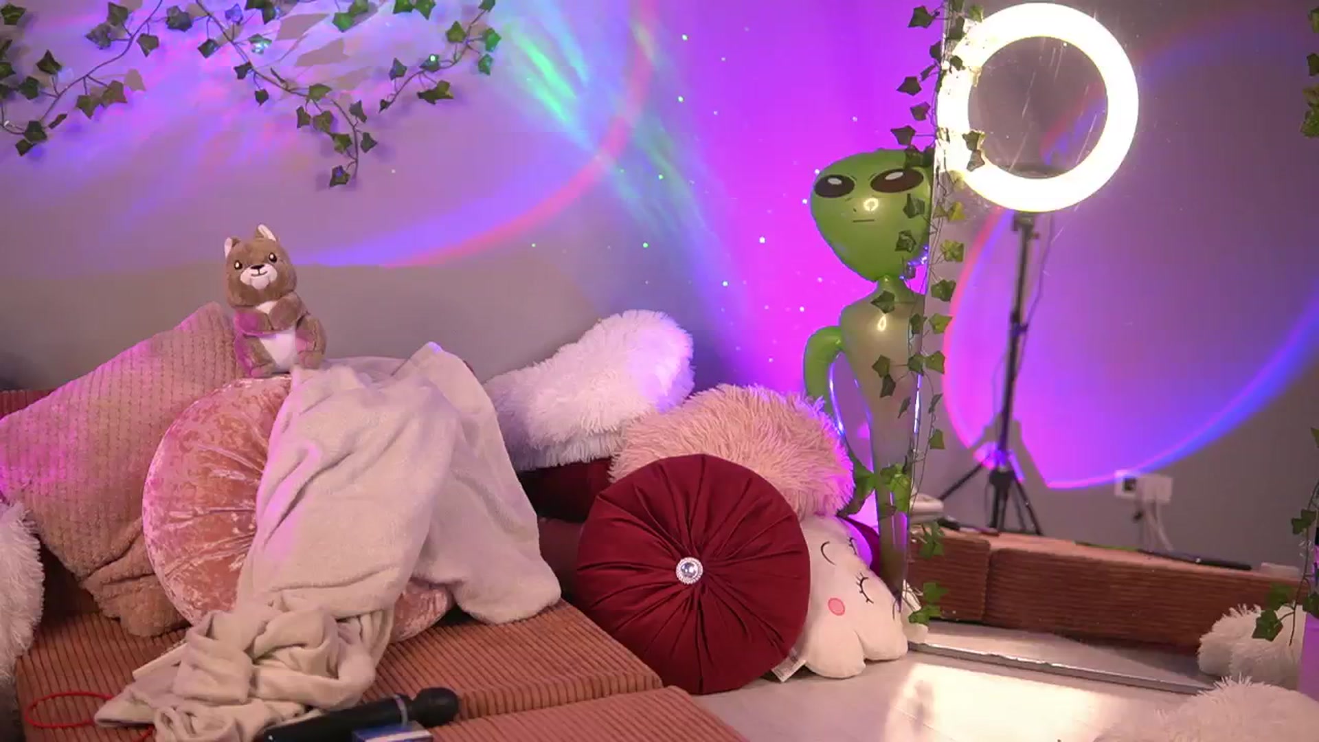 Gallery image thumbnail from Alieness_Ivy's myfreecams stream on, 05/13/2024, 06:30 image 10 of 20