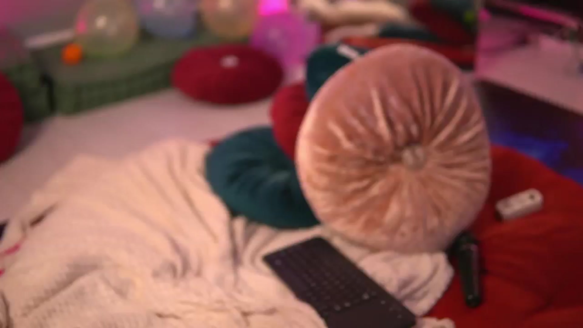 Gallery image thumbnail from Alieness_Ivy's myfreecams stream on, 06/18/2024, 04:45 image 18 of 20