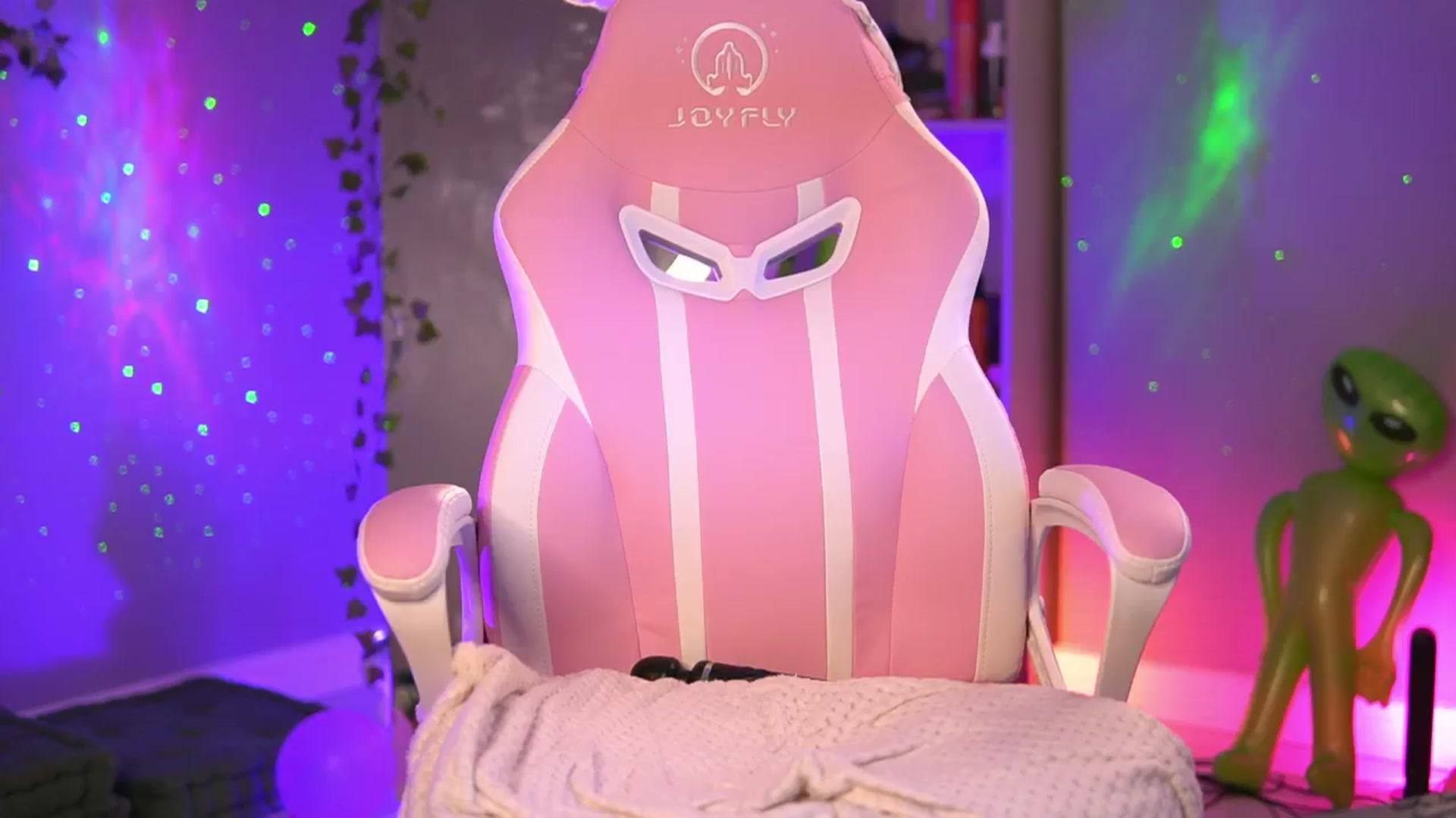 Gallery image thumbnail from Alieness_Ivy's myfreecams stream on, 07/19/2024, 05:02 image 4 of 20
