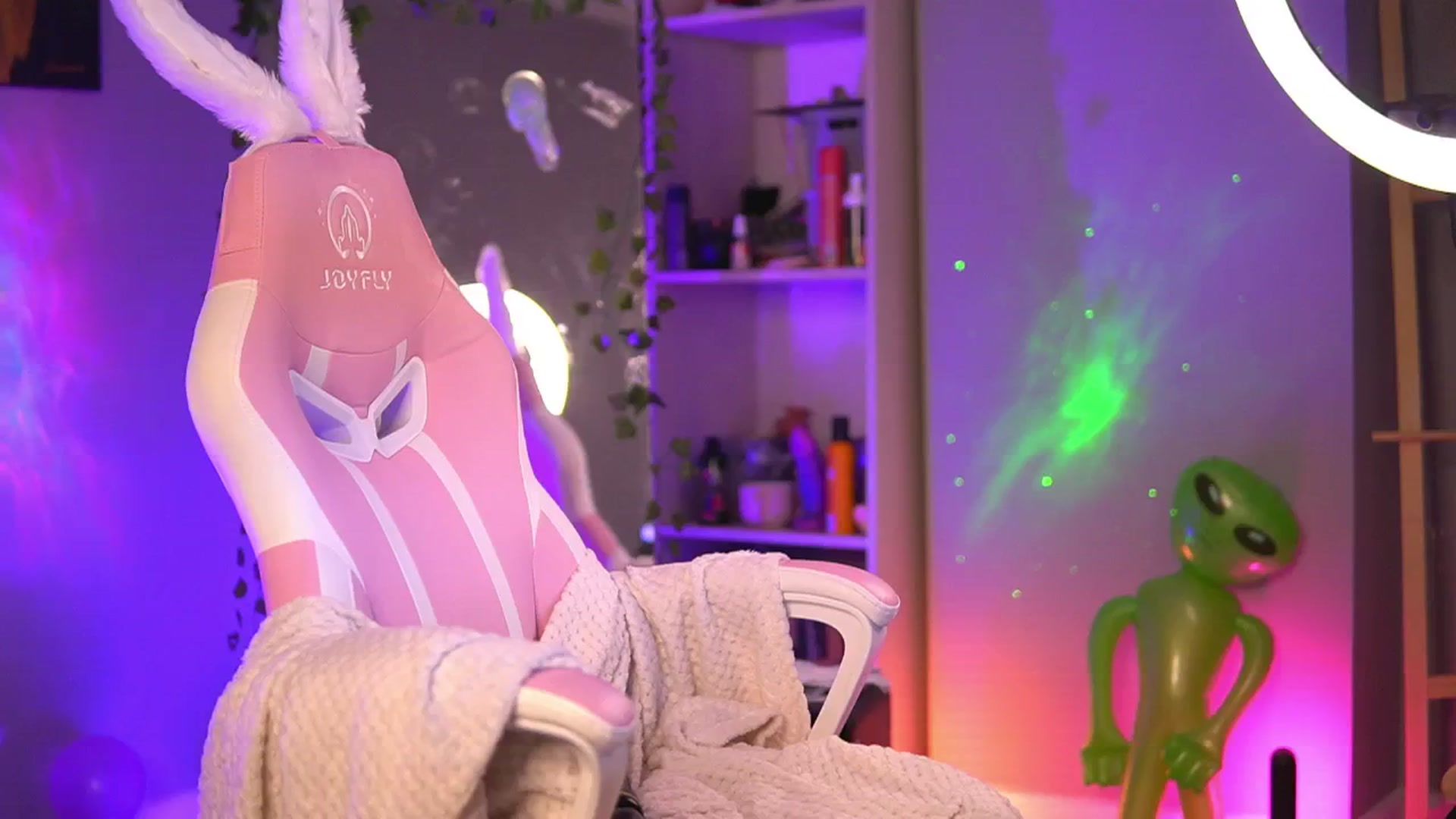 Gallery image thumbnail from Alieness_Ivy's myfreecams stream on, 07/25/2024, 03:30 image 5 of 20