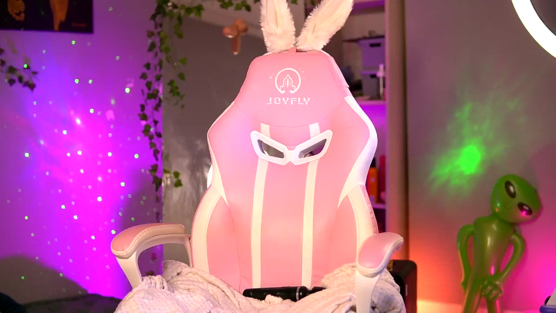 Gallery image thumbnail from Alieness_Ivy's myfreecams stream on, 08/08/2024, 04:57 image 20 of 20
