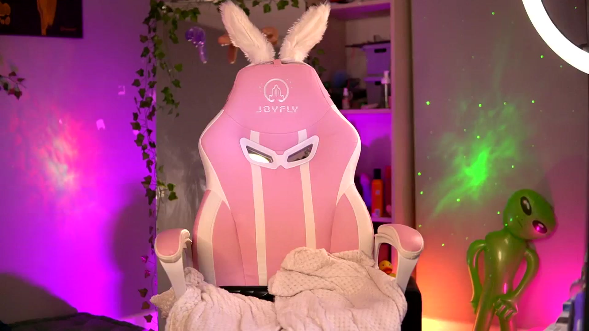 Gallery image thumbnail from Alieness_Ivy's myfreecams stream on, 08/09/2024, 05:26 image 2 of 20