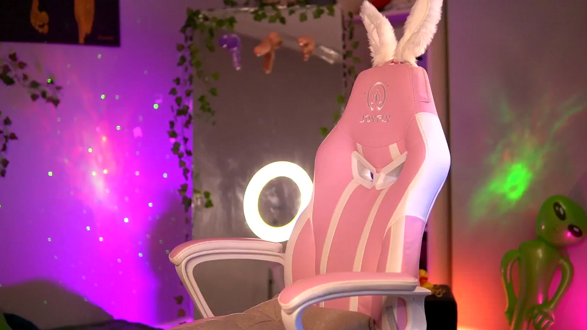 Gallery image thumbnail from Alieness_Ivy's myfreecams stream on, 08/10/2024, 05:32 image 12 of 20