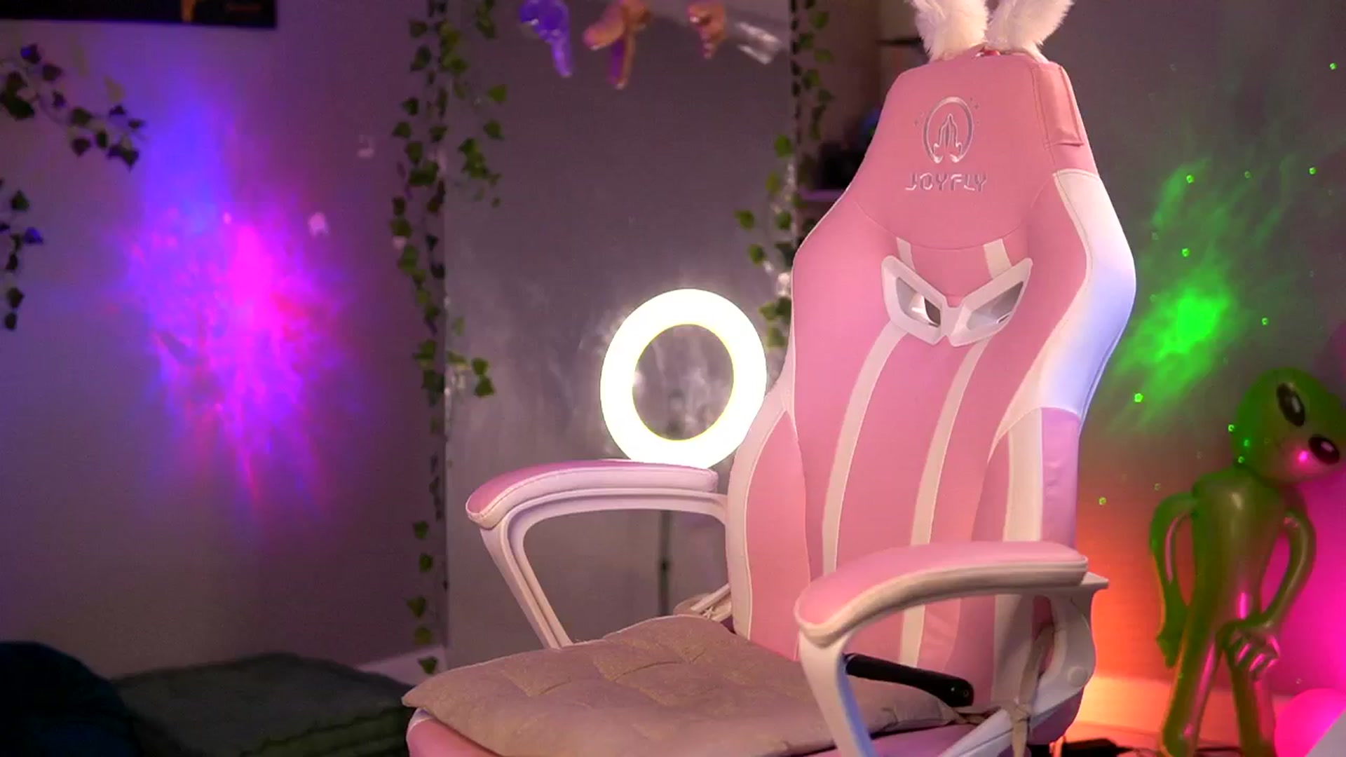 Gallery image thumbnail from Alieness_Ivy's myfreecams stream on, 08/11/2024, 05:53 image 15 of 20