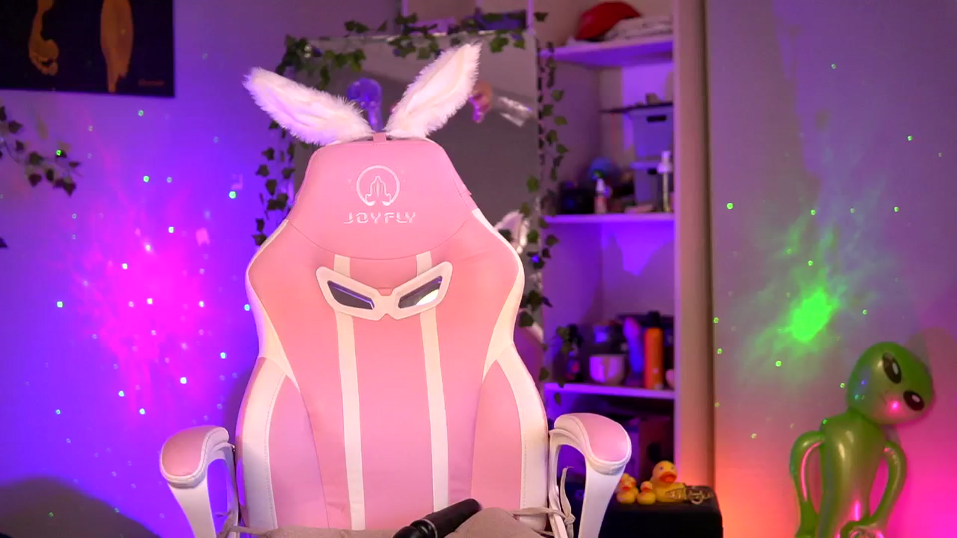 Gallery image thumbnail from Alieness_Ivy's myfreecams stream on, 08/13/2024, 24:07 image 20 of 20