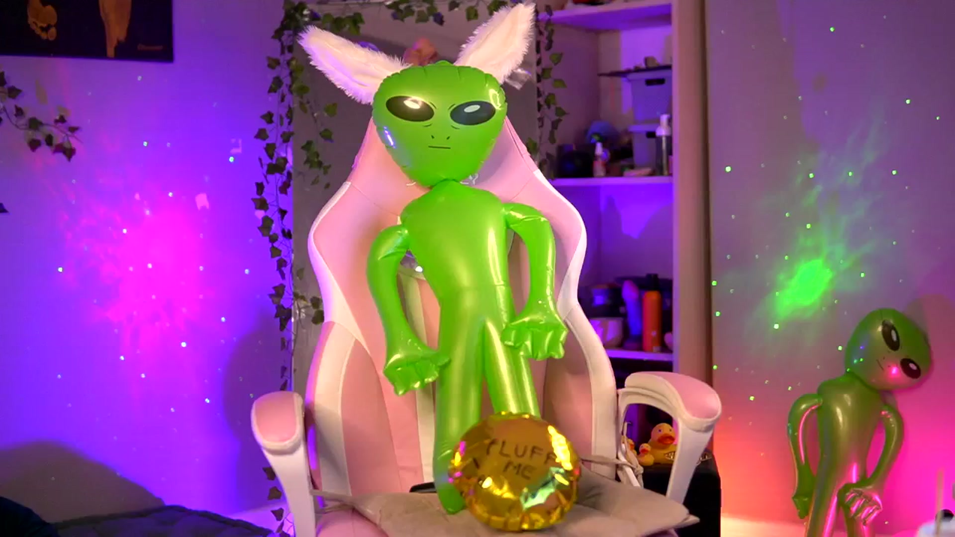 Gallery image thumbnail from Alieness_Ivy's myfreecams stream on, 08/13/2024, 24:07 image 17 of 20