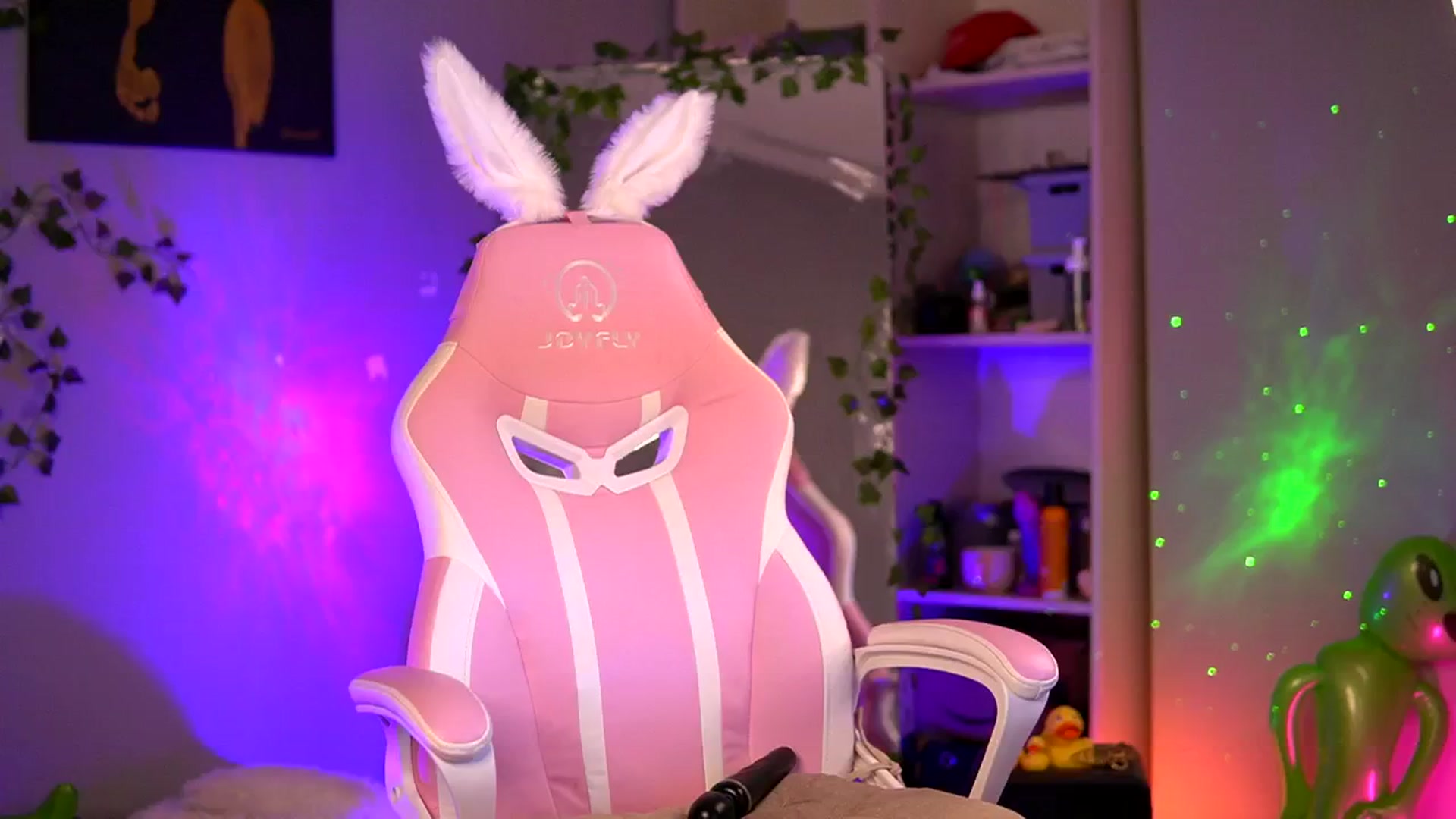 Gallery image thumbnail from Alieness_Ivy's myfreecams stream on, 08/14/2024, 04:55 image 4 of 20