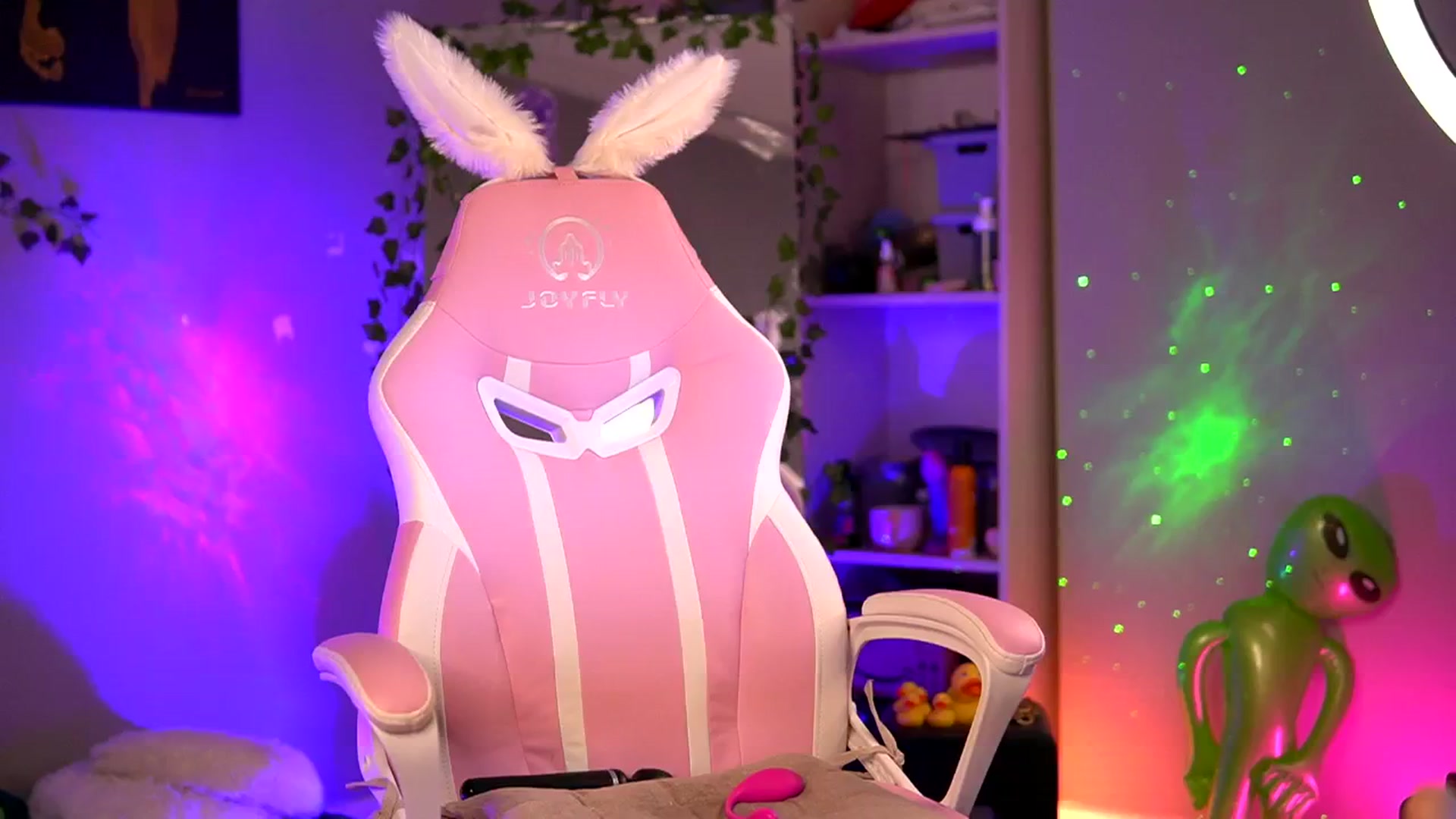 Gallery image thumbnail from Alieness_Ivy's myfreecams stream on, 08/14/2024, 04:55 image 12 of 20