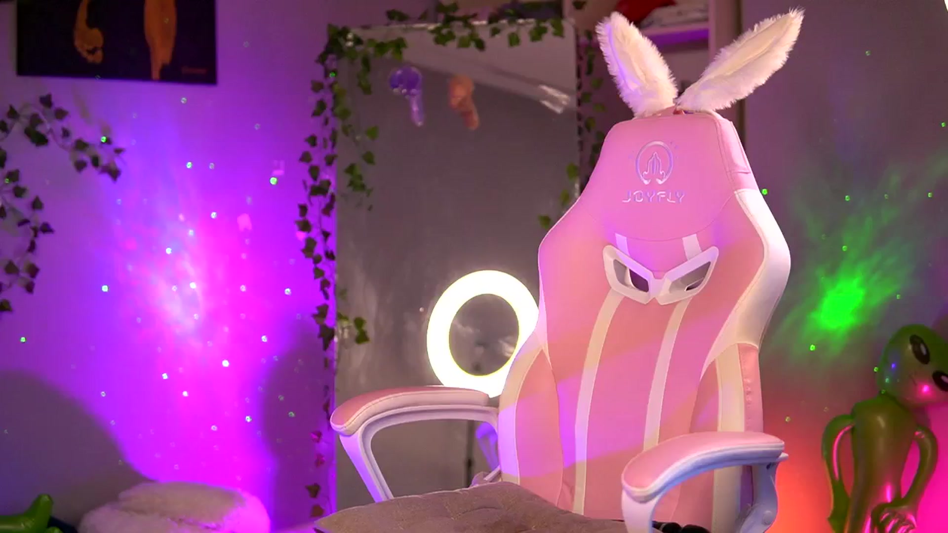 Gallery image thumbnail from Alieness_Ivy's myfreecams stream on, 08/15/2024, 24:03 image 2 of 20