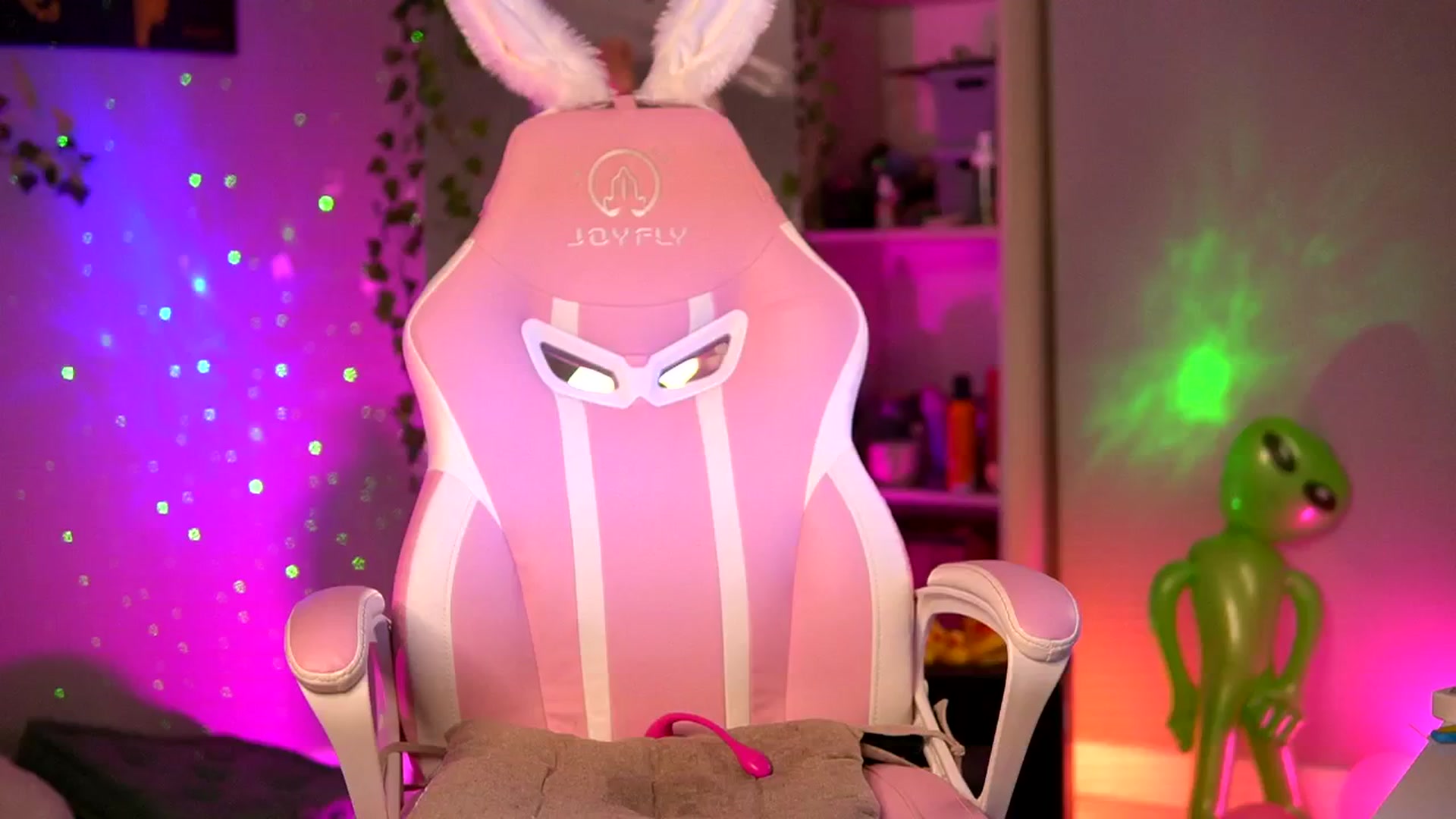 Gallery image thumbnail from Alieness_Ivy's myfreecams stream on, 08/21/2024, 02:12 image 8 of 20