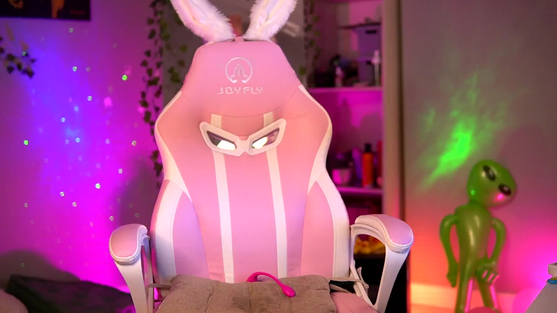 Gallery image thumbnail from Alieness_Ivy's myfreecams stream on, 08/21/2024, 02:12 image 4 of 20