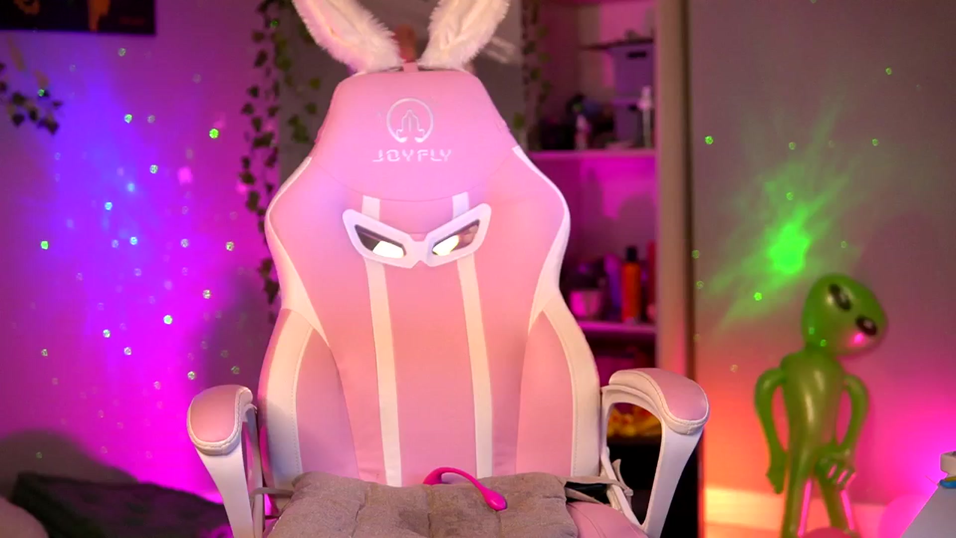Gallery image thumbnail from Alieness_Ivy's myfreecams stream on, 08/21/2024, 02:12 image 6 of 20