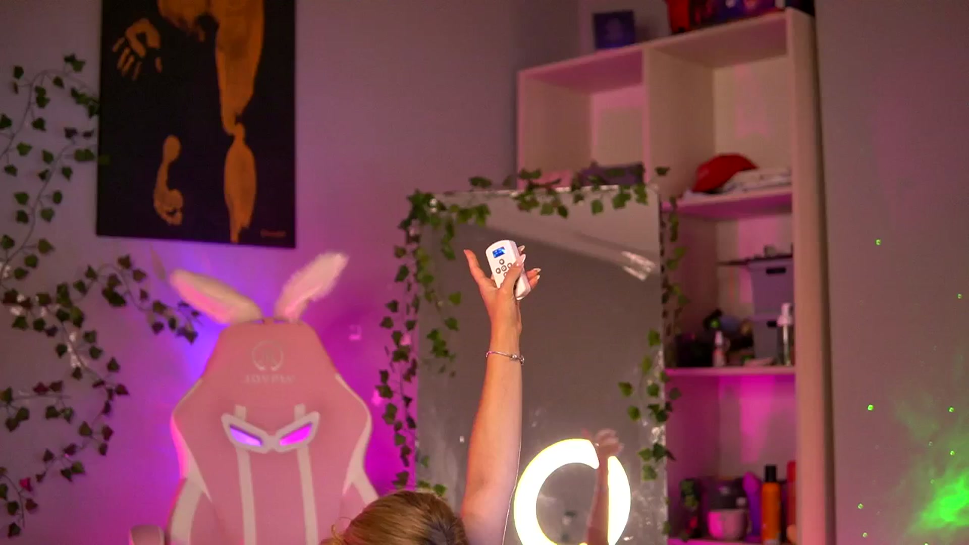 Gallery image thumbnail from Alieness_Ivy's myfreecams stream on, 08/27/2024, 03:53 image 3 of 20