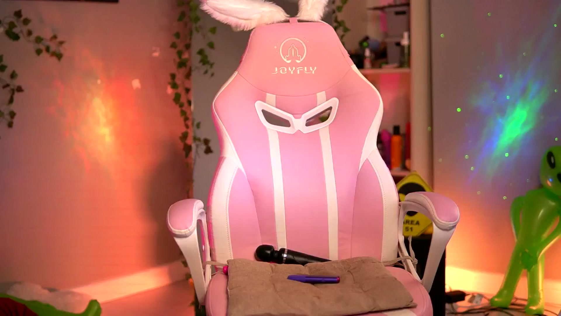Gallery image thumbnail from Alieness_Ivy's myfreecams stream on, 09/04/2024, 05:57 image 5 of 20