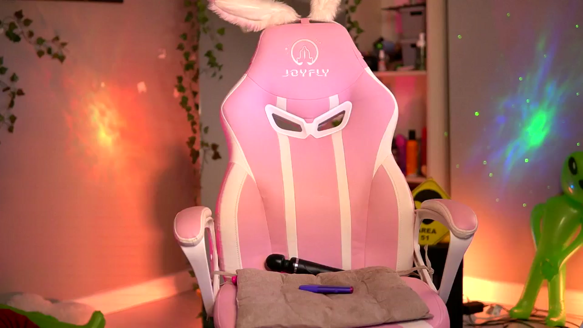 Gallery image thumbnail from Alieness_Ivy's myfreecams stream on, 09/04/2024, 05:57 image 6 of 20