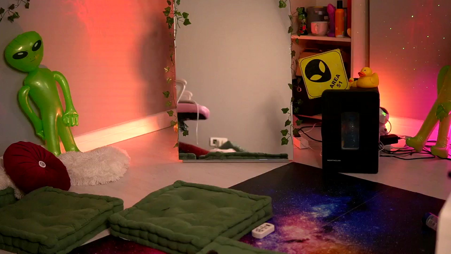 Gallery image thumbnail from Alieness_Ivy's myfreecams stream on, 09/08/2024, 04:26 image 6 of 20