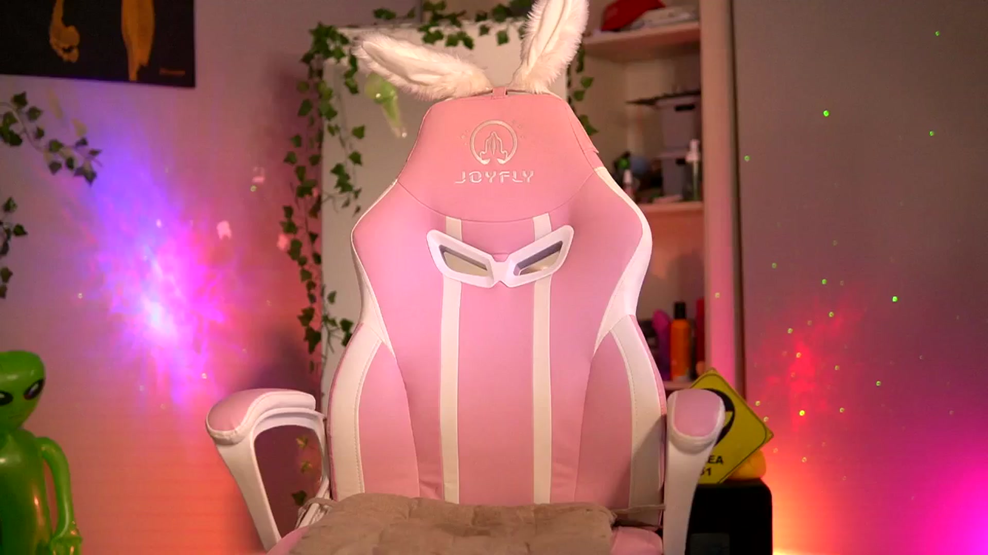Gallery image thumbnail from Alieness_Ivy's myfreecams stream on, 09/10/2024, 04:15 image 11 of 20