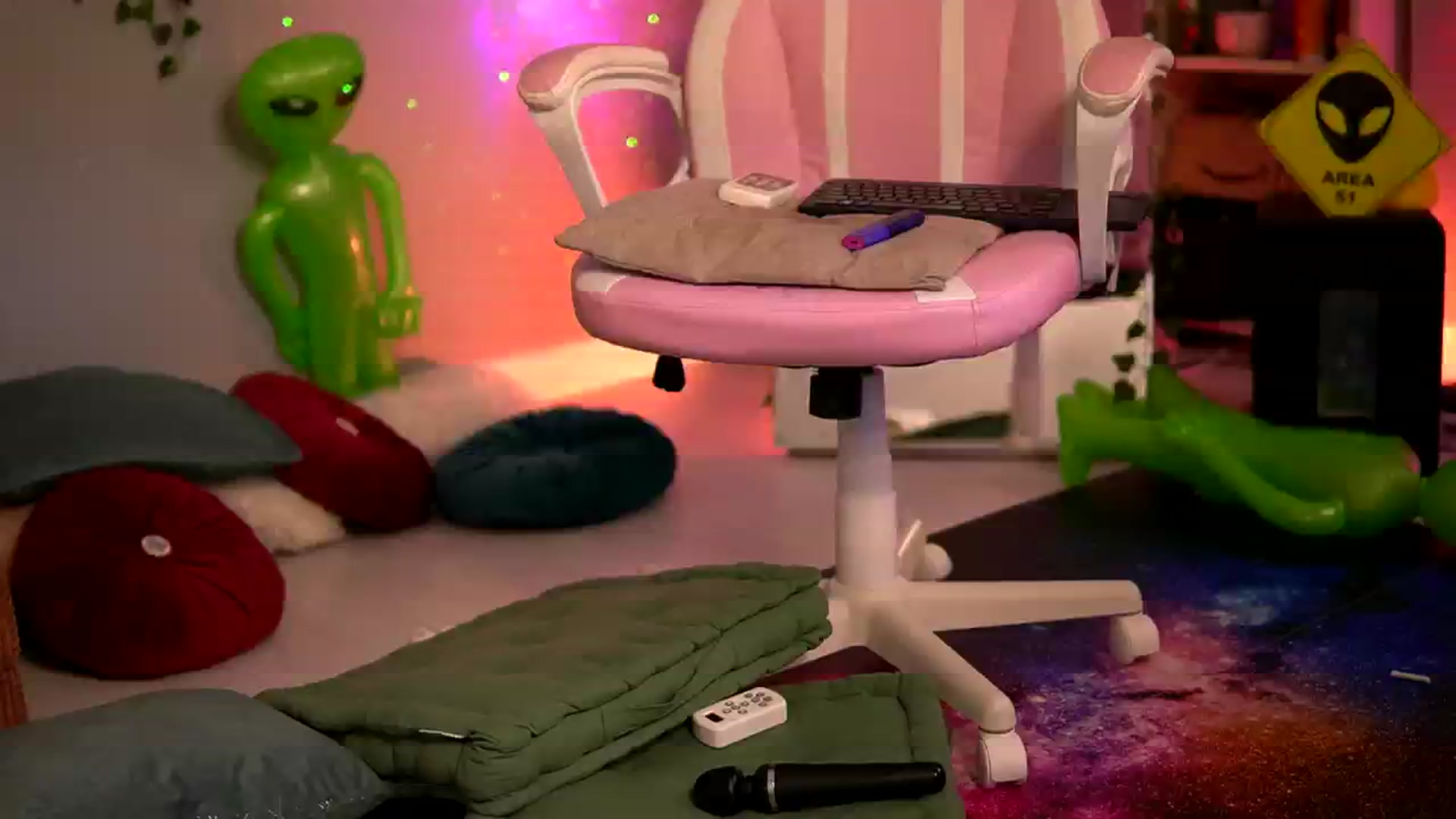 Gallery image thumbnail from Alieness_Ivy's myfreecams stream on, 09/10/2024, 06:42 image 7 of 20