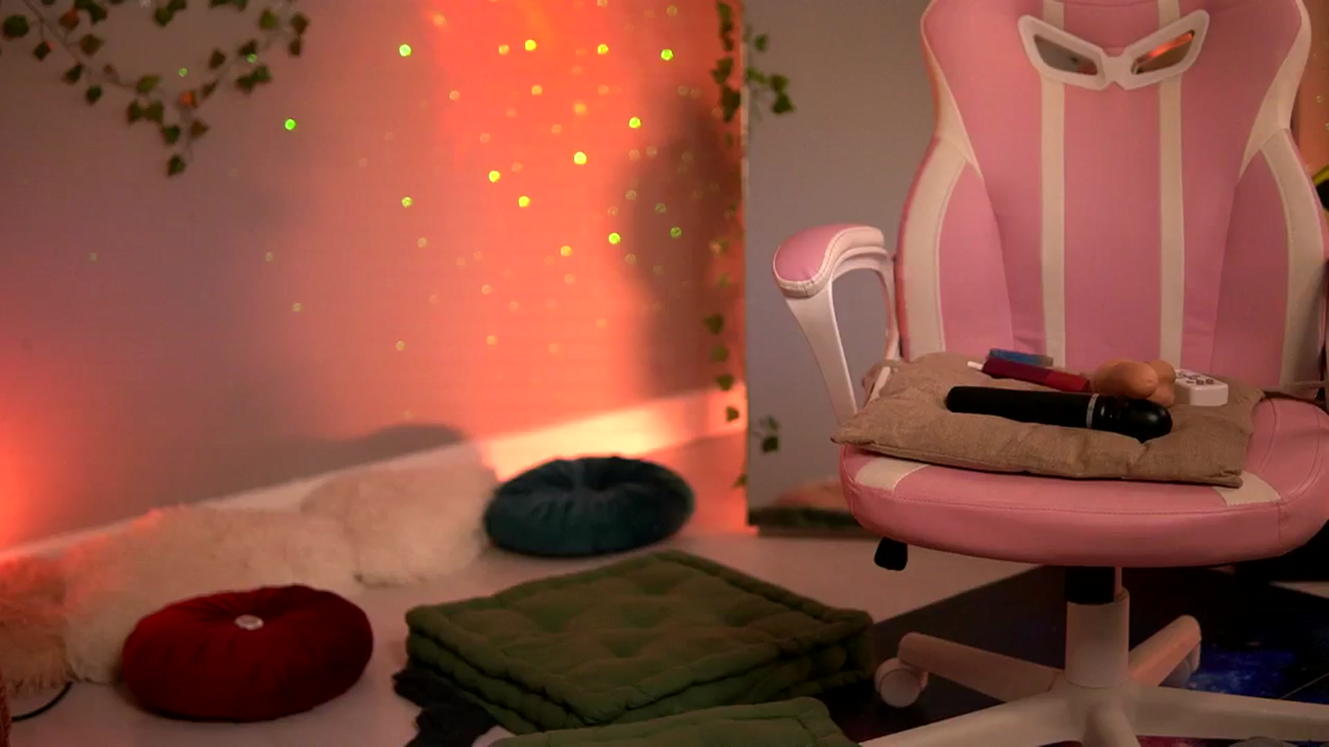 Gallery image thumbnail from Alieness_Ivy's myfreecams stream on, 09/18/2024, 05:18 image 5 of 20
