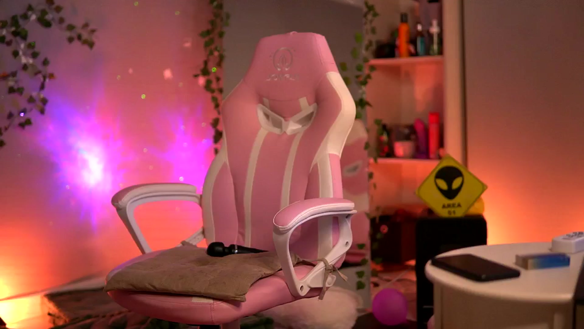 Gallery image thumbnail from Alieness_Ivy's myfreecams stream on, 10/02/2024, 04:00 image 4 of 20