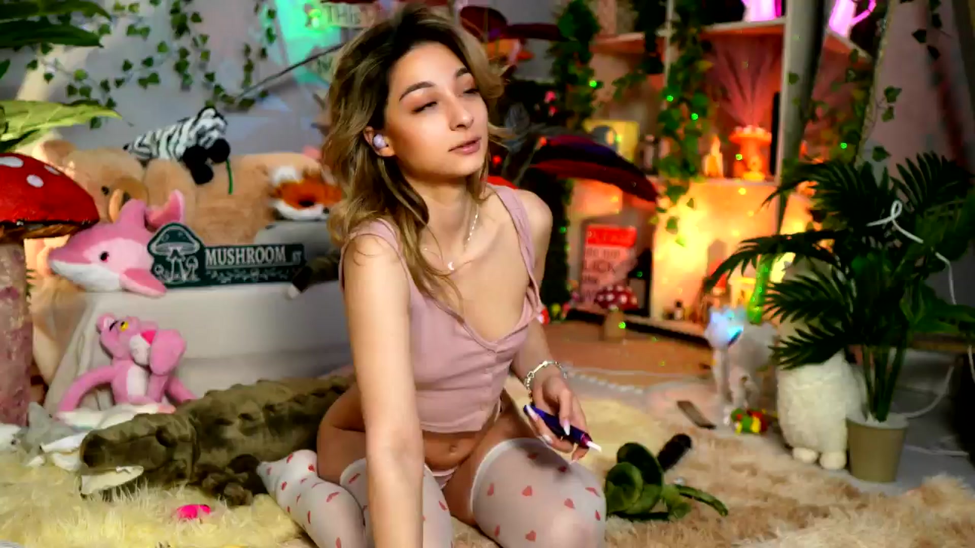 Gallery image thumbnail from Alieness_Ivy's myfreecams stream on, 04/30/2025, 03:16 image 12 of 20