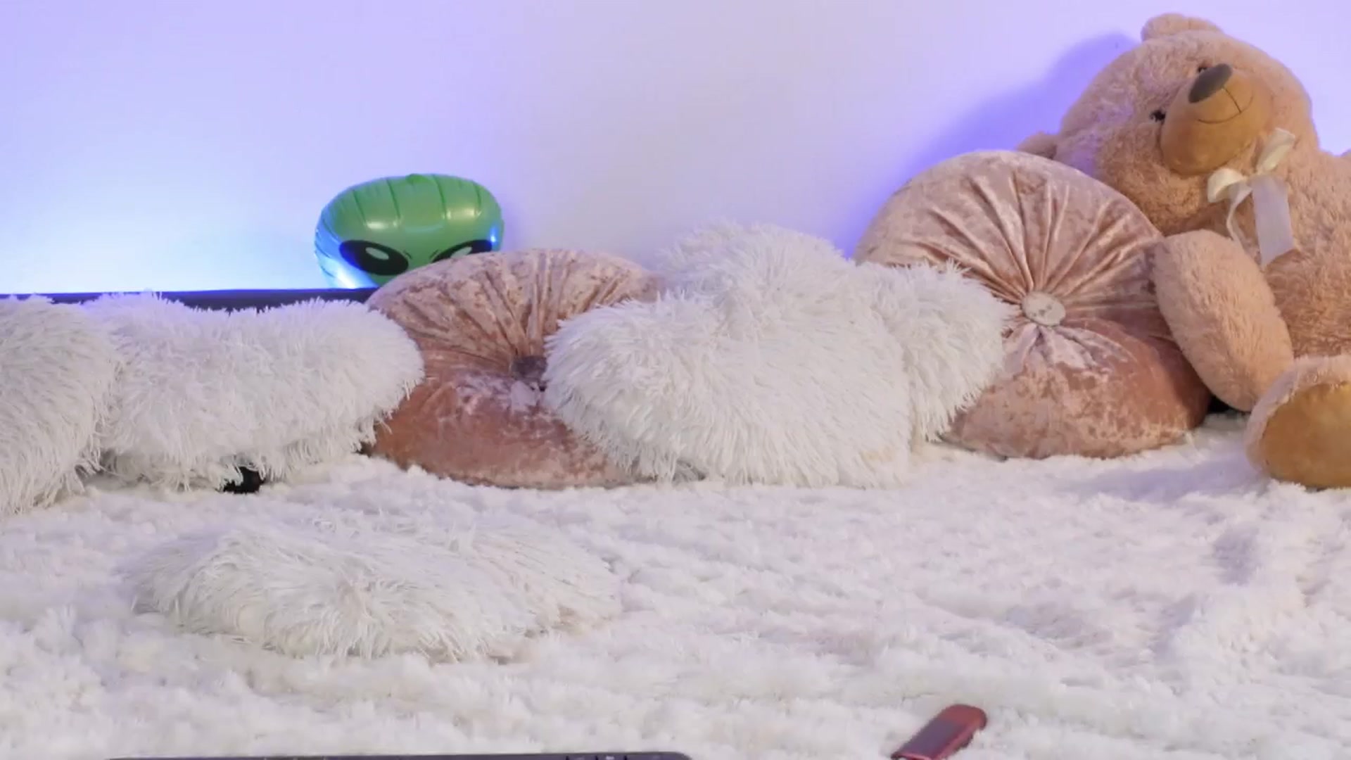 Gallery image thumbnail from Alieness_Ivy's myfreecams stream on, 10/13/2025, 19:51 image 15 of 20