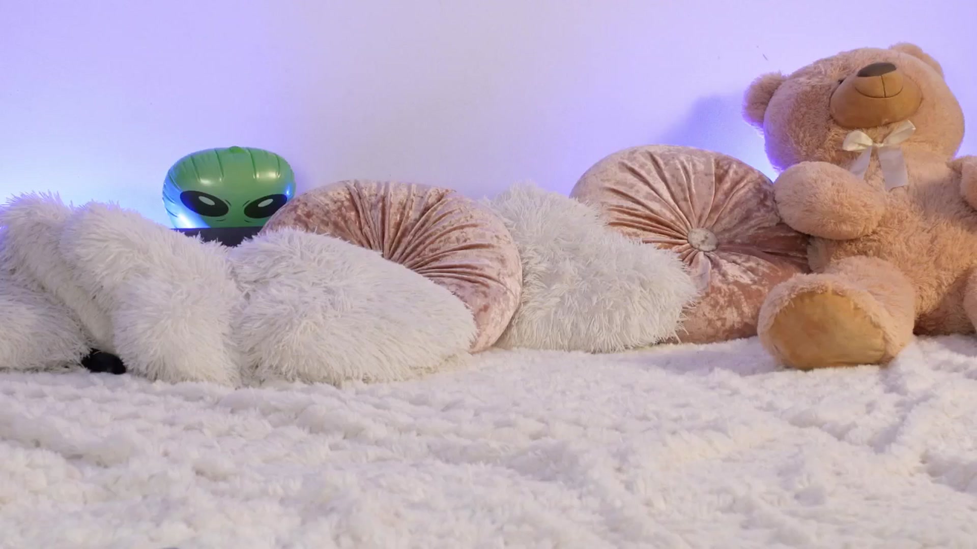 Gallery image thumbnail from Alieness_Ivy's myfreecams stream on, 10/14/2025, 19:04 image 15 of 20