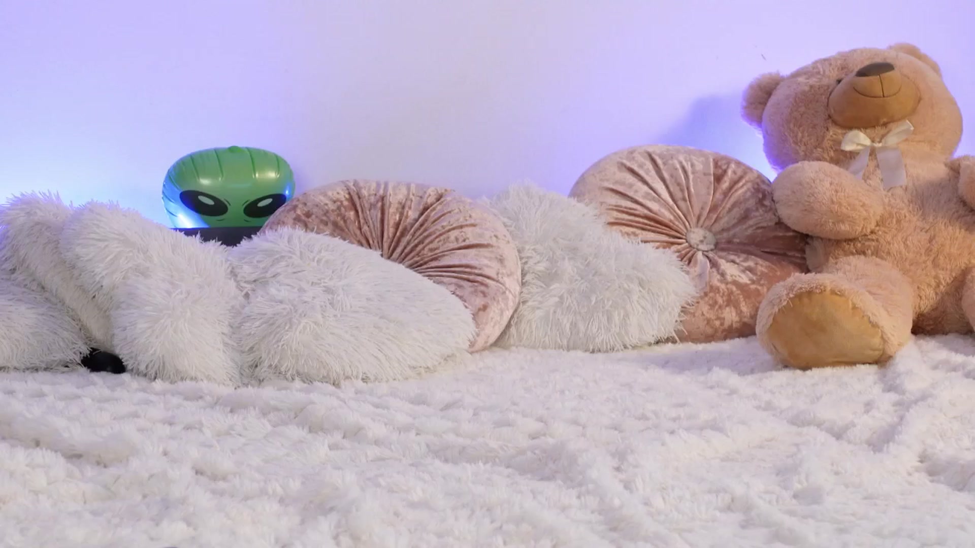Gallery image thumbnail from Alieness_Ivy's myfreecams stream on, 10/14/2025, 19:04 image 14 of 20