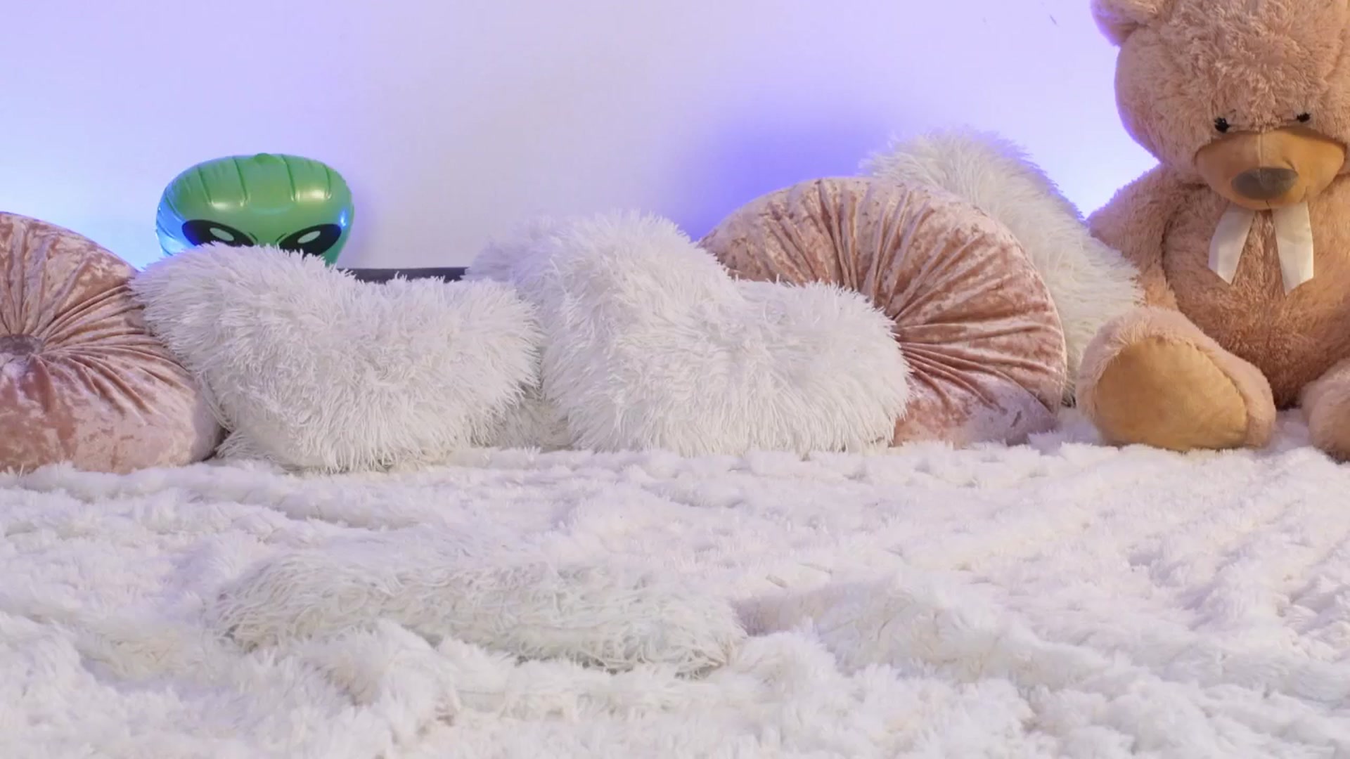 Gallery image thumbnail from Alieness_Ivy's myfreecams stream on, 10/16/2025, 20:35 image 9 of 20