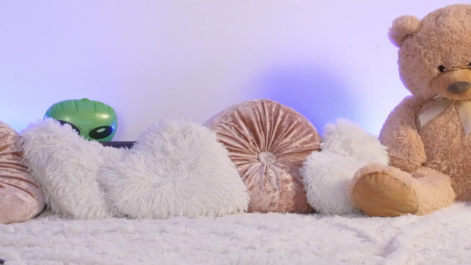 Gallery image thumbnail from Alienkittyy's myfreecams stream on, 10/23/2025, 20:29 image 2 of 20