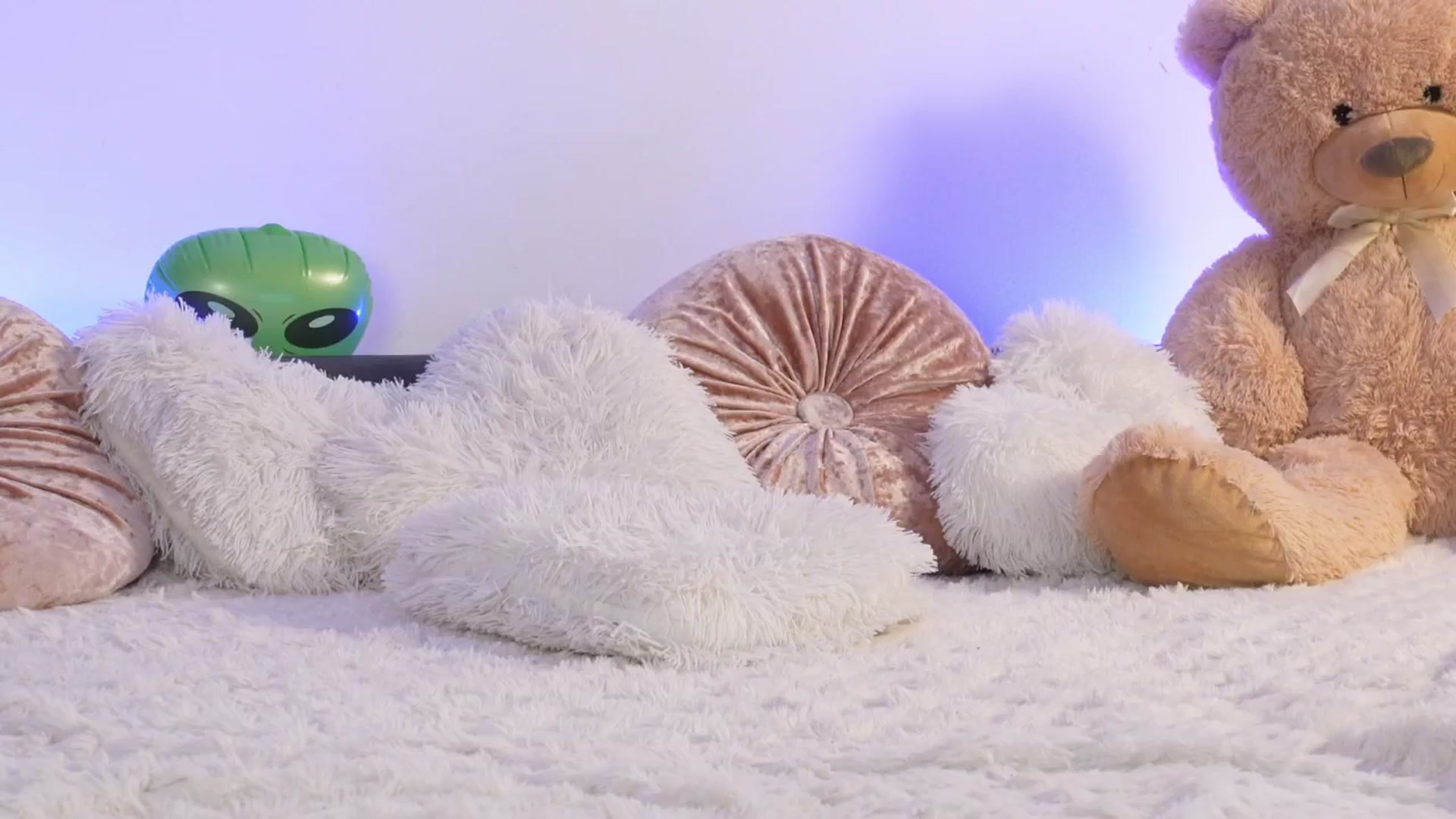 Gallery image thumbnail from Alienkittyy's myfreecams stream on, 10/23/2025, 20:29 image 13 of 20