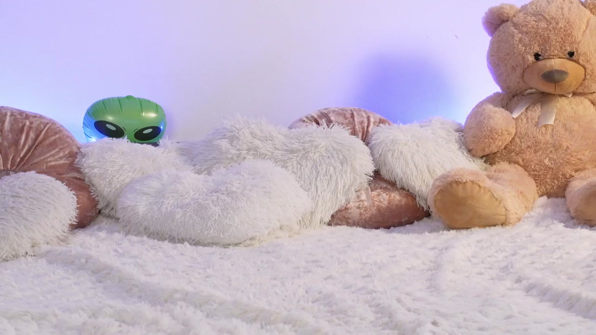 Gallery image thumbnail from Alienkittyy's myfreecams stream on, 10/25/2025, 21:31 image 12 of 20