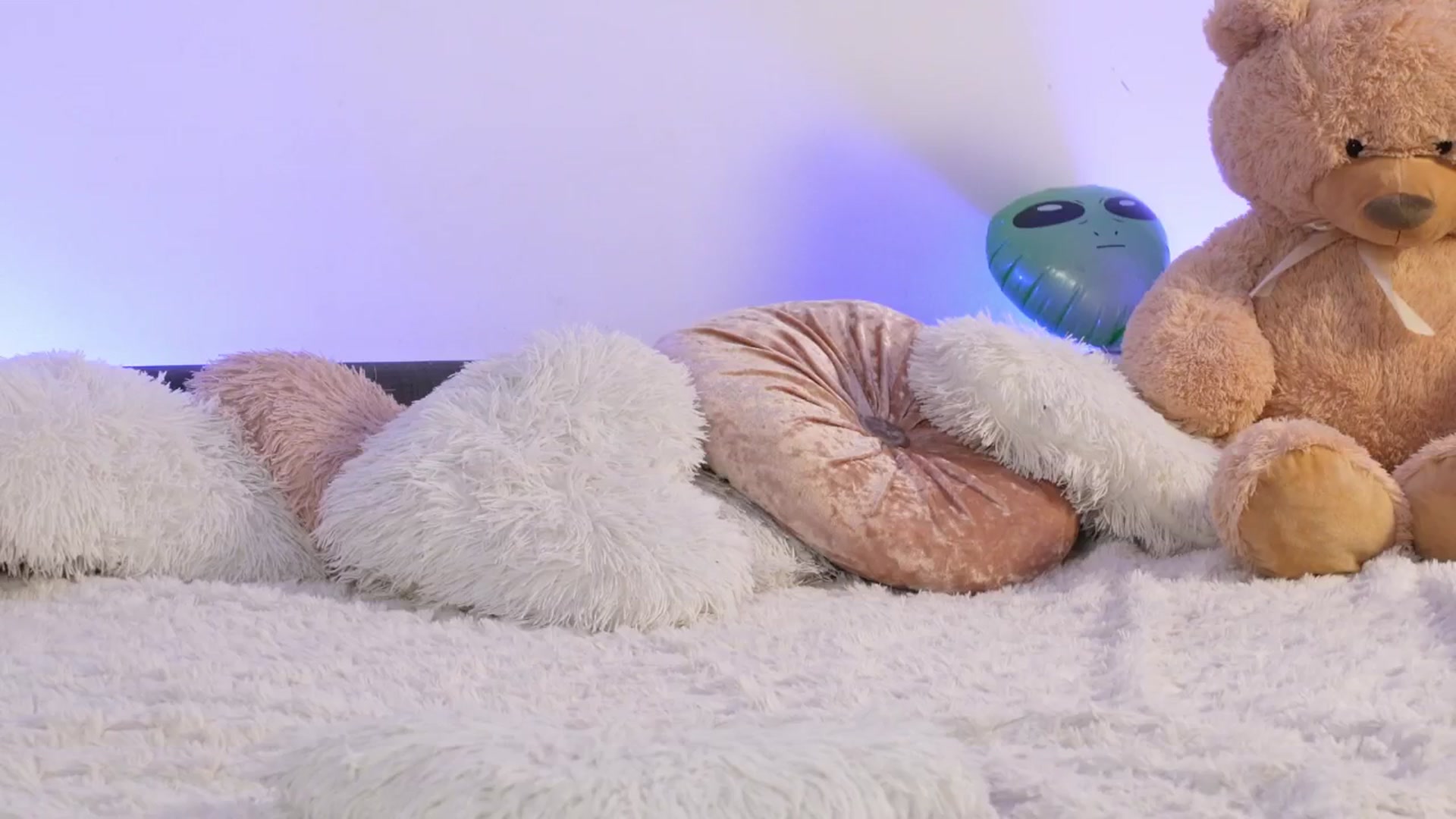 Gallery image thumbnail from Alienkittyy's myfreecams stream on, 11/17/2025, 22:17 image 16 of 20