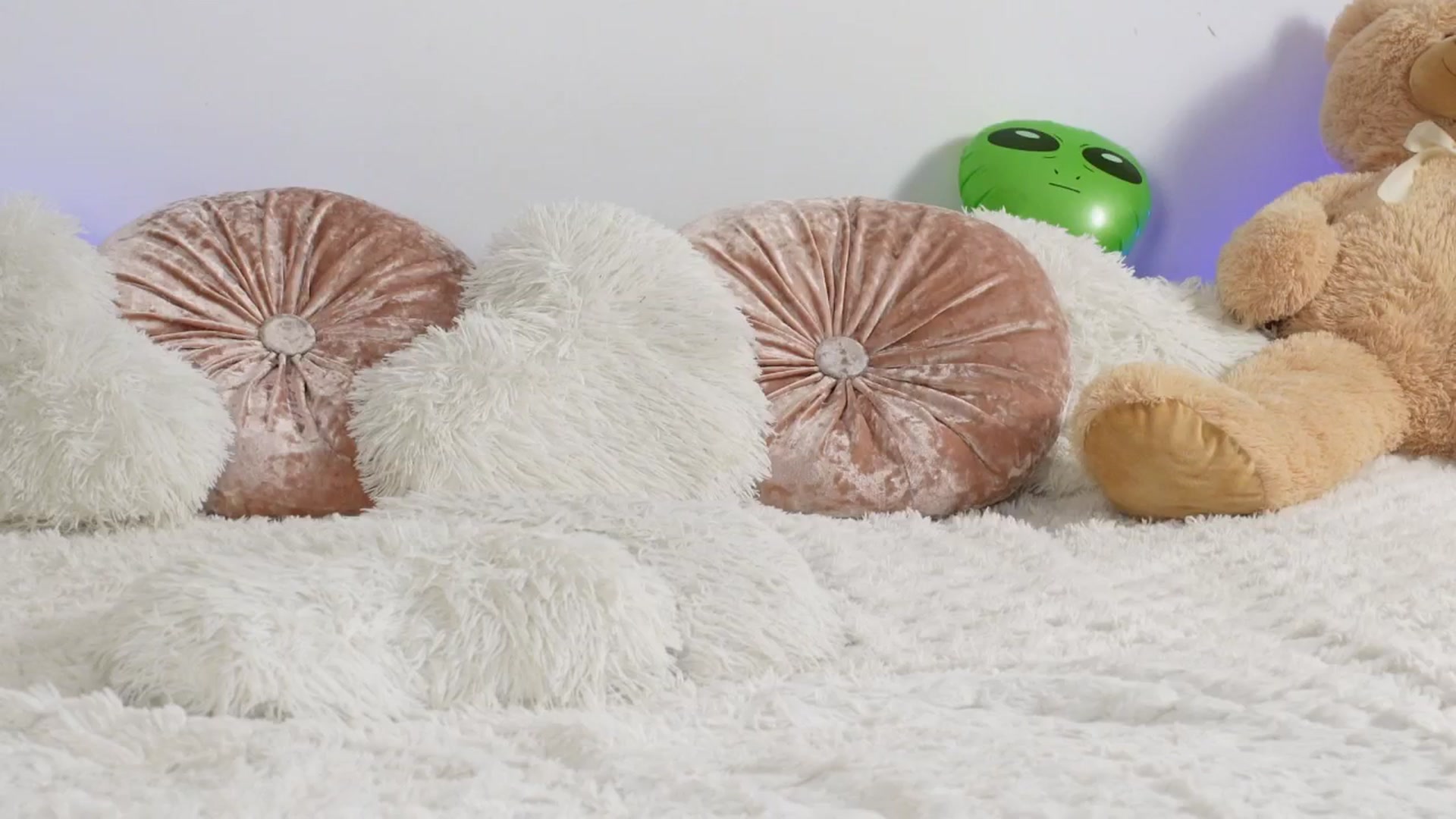 Gallery image thumbnail from Alienkittyy's myfreecams stream on, 11/27/2025, 19:44 image 12 of 20