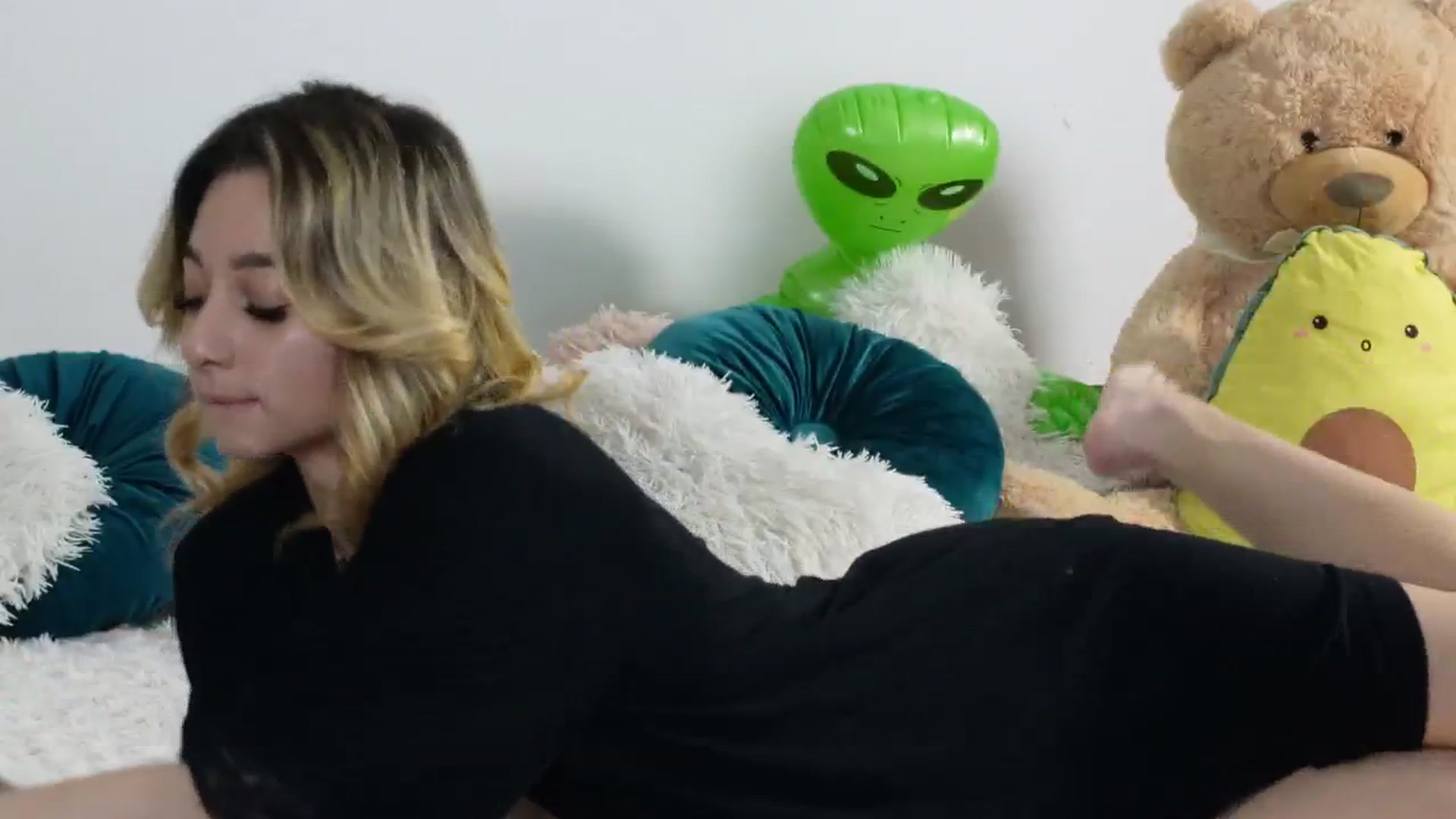 Gallery image thumbnail from Alienkittyy's myfreecams stream on, 01/04/2026, 07:15 image 14 of 20